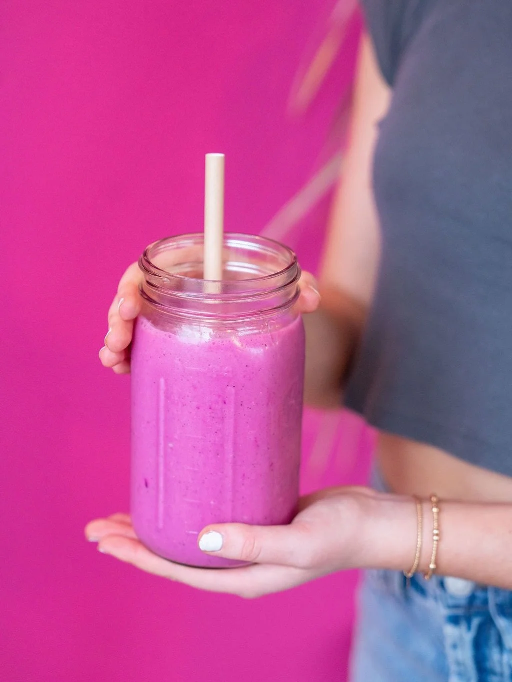 Smoothies ALL winter ❄️ long, because #fruit boosts your immune system!! Even our milkshakes are made with frozen bananas 🍌 instead of dairy/ice cream! 
&bull;
📸 @babe__raham_lincoln 
#smoothies #superfoodsmoothie #pitaya #pitayasmoothie #dragonfru