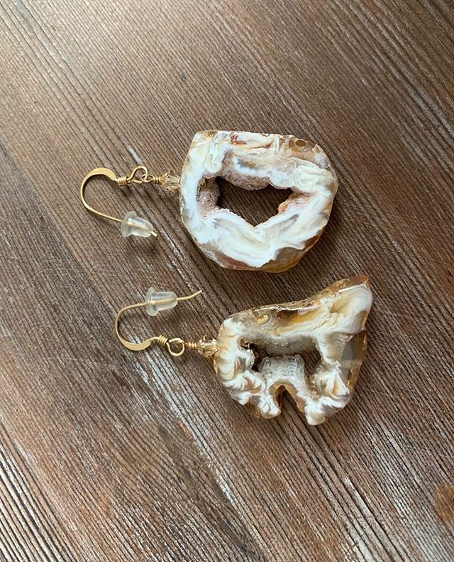 We love the beauty of natural stone! We are taking a closer look at some of these pieces. #jewelrydesign #offcenter #offcenteronpoint