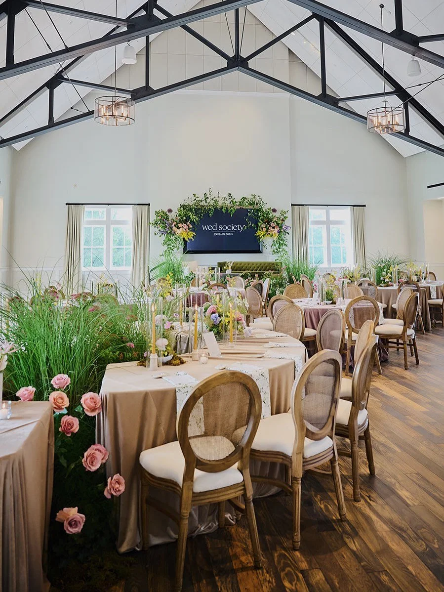 Floral heaven at last month&rsquo;s @wedsociety.indianapolis event 🤩