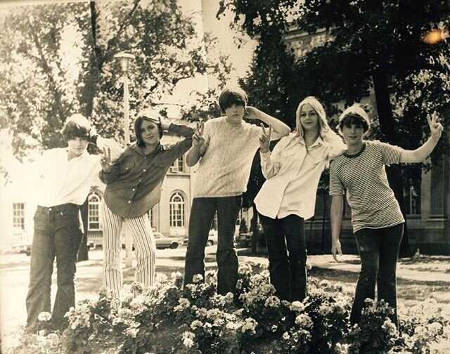My mom (on the far left) with her friends in the 70&rsquo;s. Yes she is cooler than me. Happy mom&rsquo;s day✌️ &hearts;️