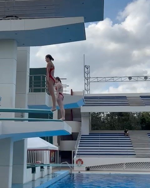Ella doing some 3M synchro @diveontario training camp in Mexico. 
#diving #wefly #plushaut #ripit #springboarddiving #synchro #trainingcamp #mexico🇲🇽