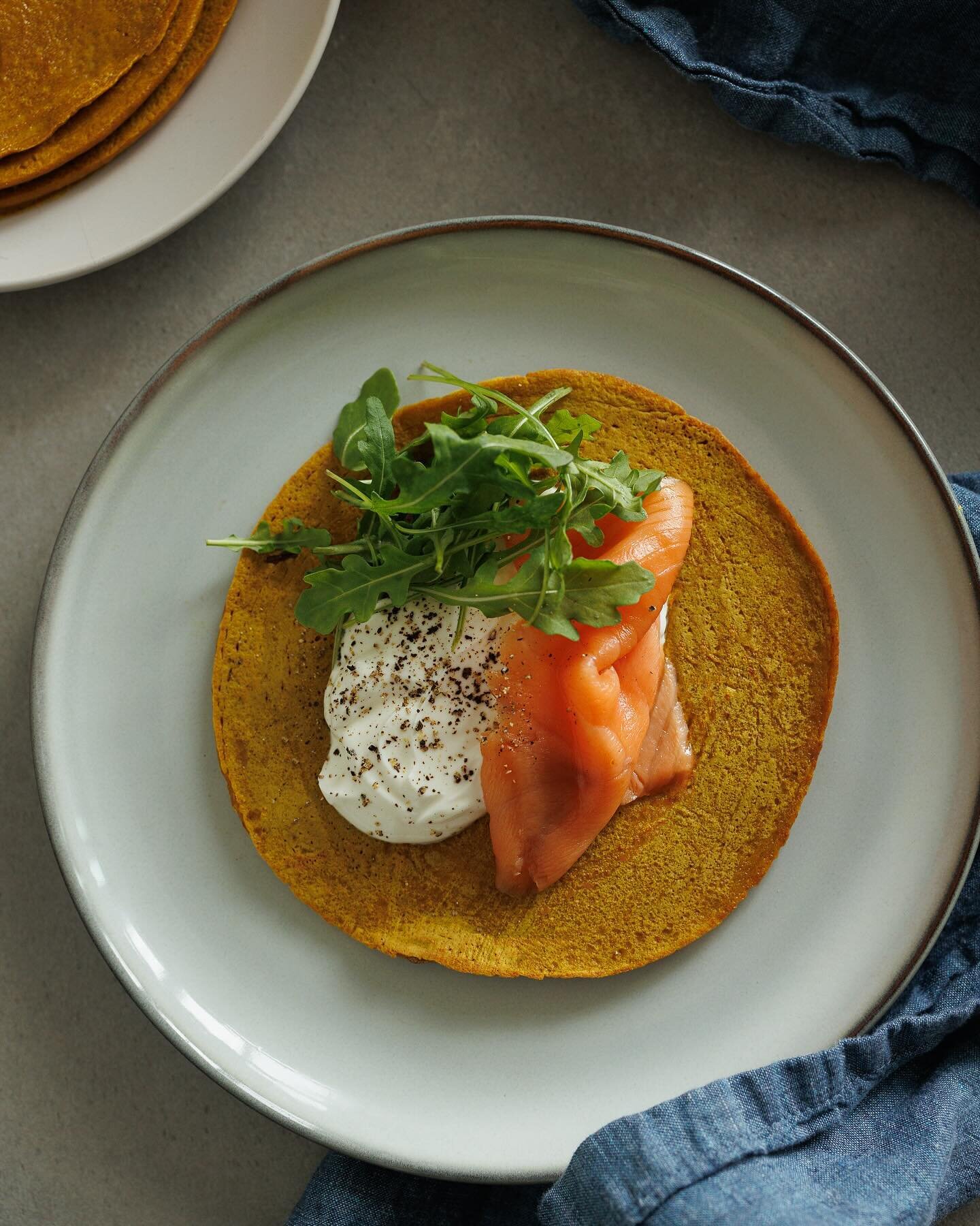 ✨Savais-tu qu&rsquo;il est possible de transformer le quinoa en une d&eacute;licieuse base pour des cr&ecirc;pes savoureuses? Oui, oui! Et c&rsquo;est facile comme tout! 

Aujourd&rsquo;hui, je te propose de d&eacute;couvrir cette recette de Cr&ecirc