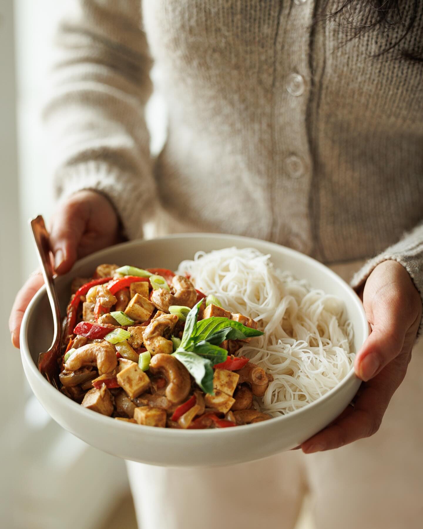 Que j&rsquo;aime les saut&eacute;s! Le genre de pr&eacute;paration rapide et qui nous permet en plus de faire le plein de l&eacute;gumes!🫑🥕🥦

Aujourd&rsquo;hui, je mets le tofu de l&rsquo;avant avec cette recette de saut&eacute; qui est une v&eacu