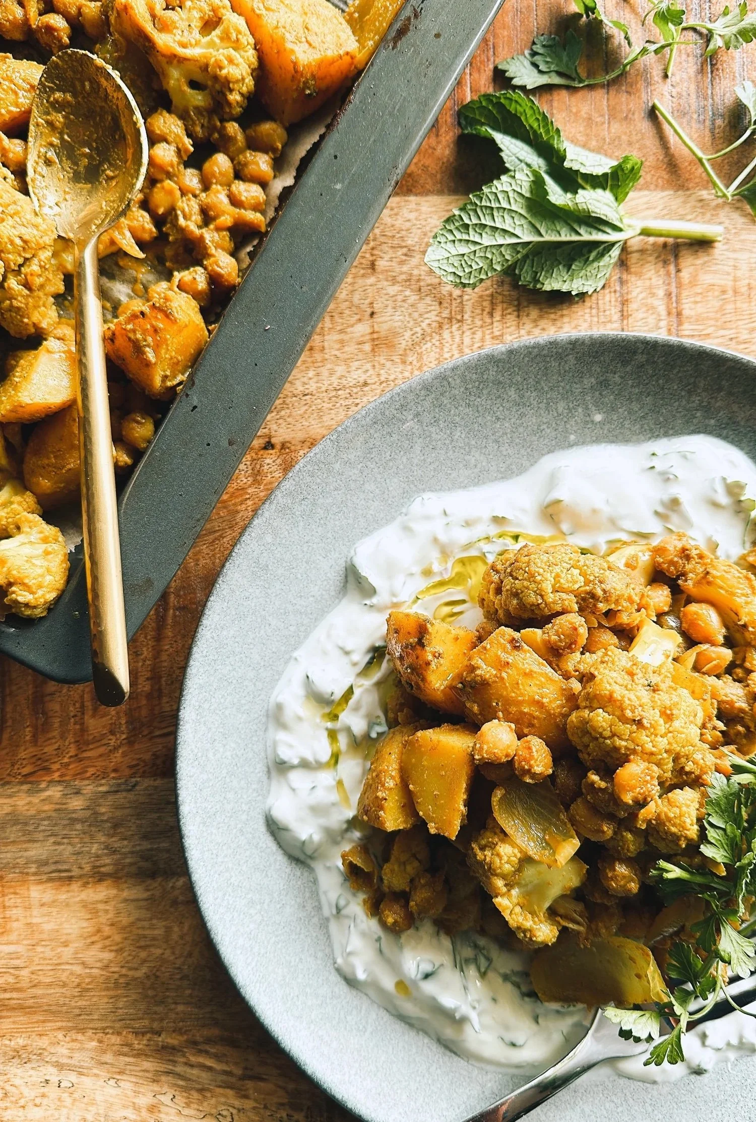 Plaque de chou-fleur &amp; pois chiches à l’indienne