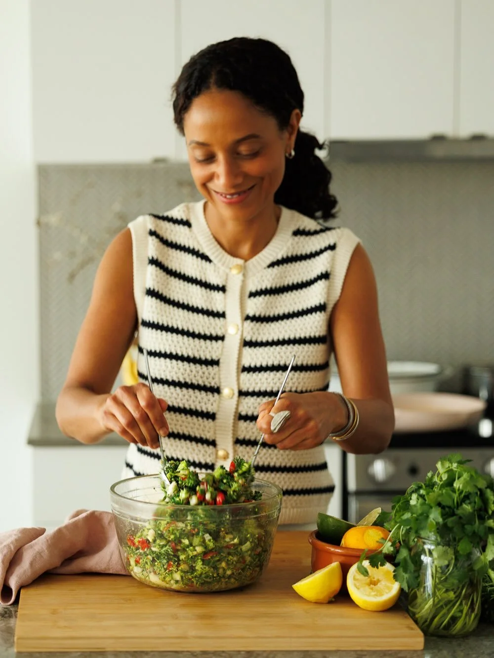 Tu fais quoi samedi prochain? Parce que si tu aimes les salades&hellip; tu vas adorer cet atelier!🥗✨

Le 23 mai, je t&rsquo;invite &agrave; mon atelier culinaire interactif Salades cr&eacute;atives &amp; vinaigrettes signature, en collaboration avec