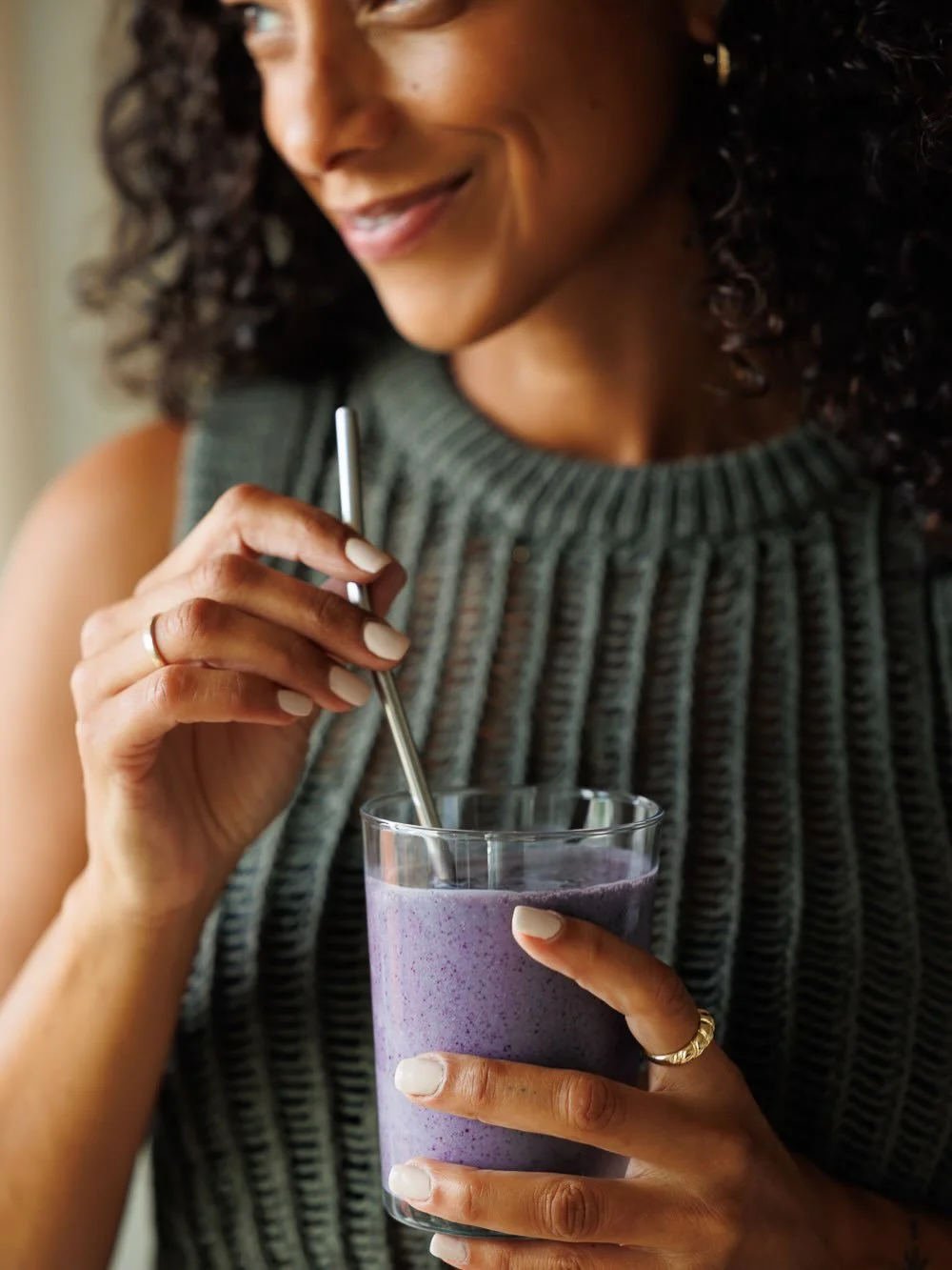 🫐Ton meilleur smoothie aux bleuets se retrouve juste ici!

Bleuets + basilic + gingembre&hellip; c&rsquo;est le genre de trio auquel on ne pense pas n&eacute;cessairement, mais qui fonctionne tellement bien ensemble!🫐🌿🫚

👉Commente BLEUET pour re