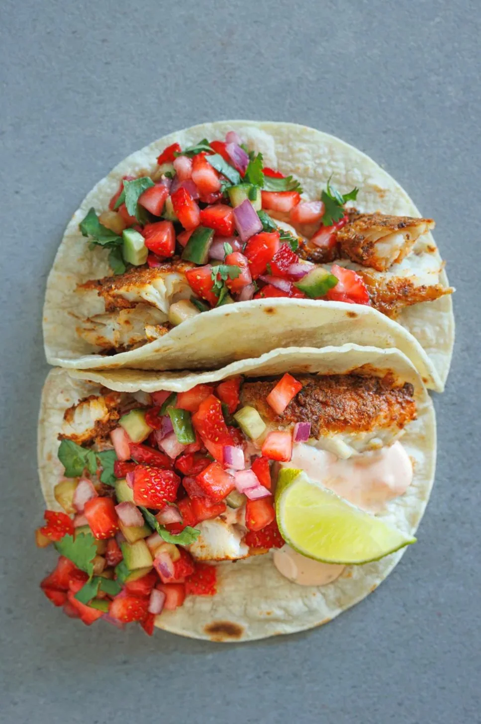 Tacos de poisson épicé &amp; salsa de fraise