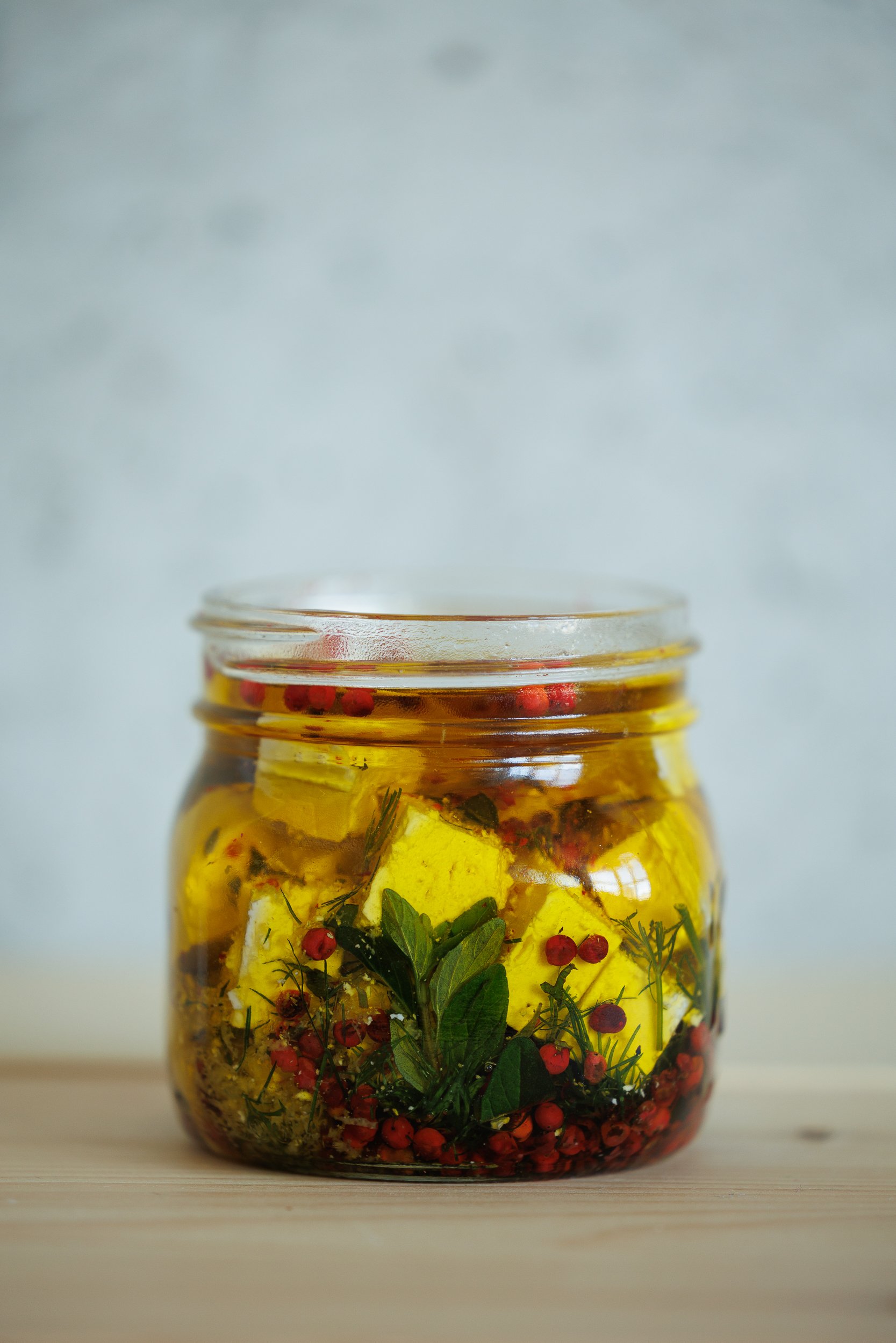Tomate, feta, huile d'olive & citron : 80 recettes méditerranéennes pour  donner à vos assiette un air d'été toute l'anée - Détail