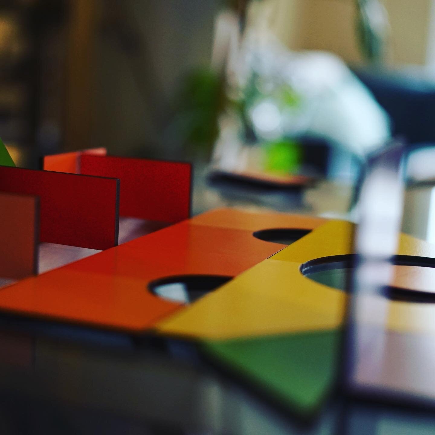 Monochromatic wooden puzzles geometric shapes for tracing or creating mosaics. Better than tangrams, Templaytes® offer endless creativity and imagination. Prefect for arts and crafts.