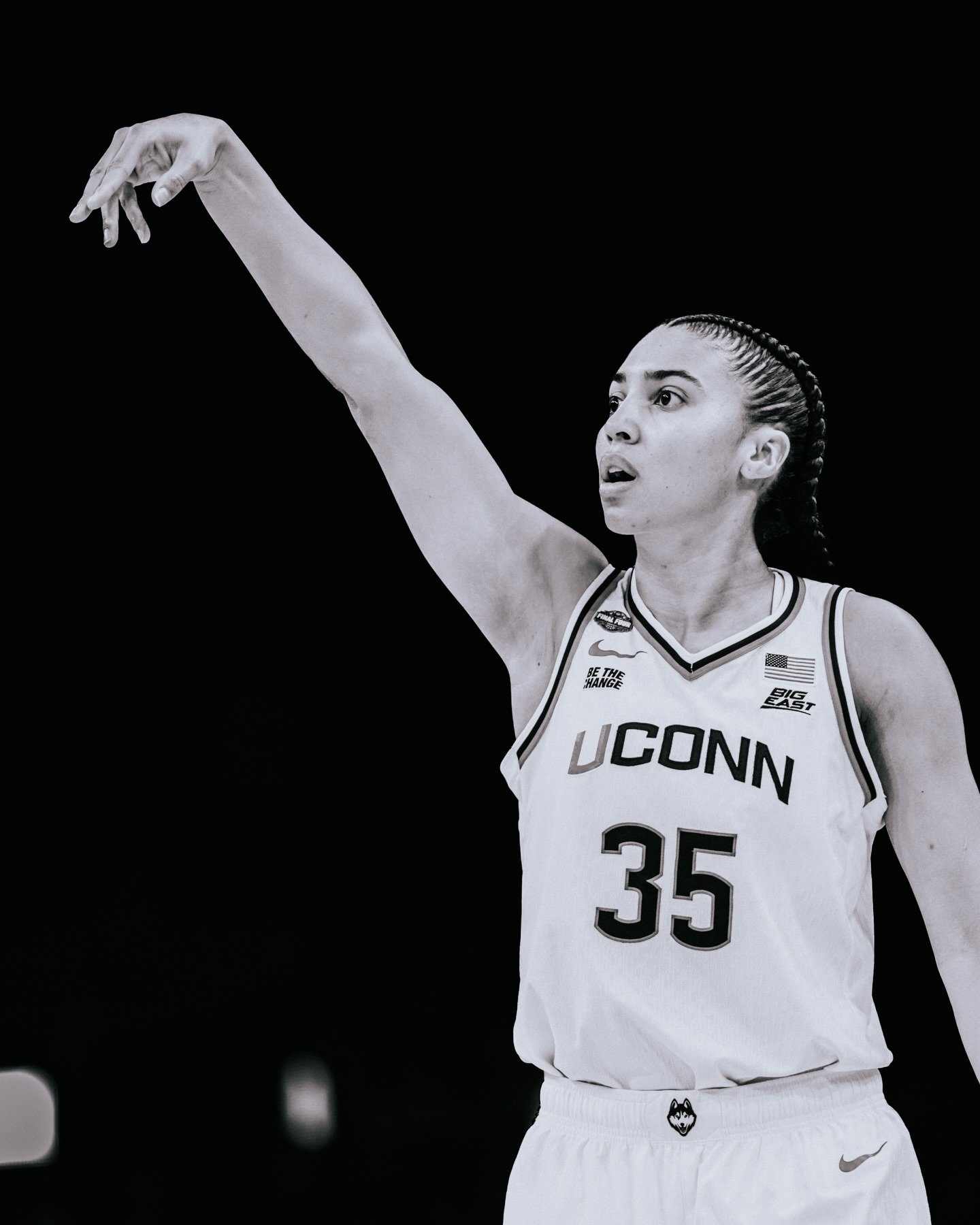 Images from Azzi Fudd&rsquo;s last ever game as a UConn Husky 📸

Shot for @brwsports
