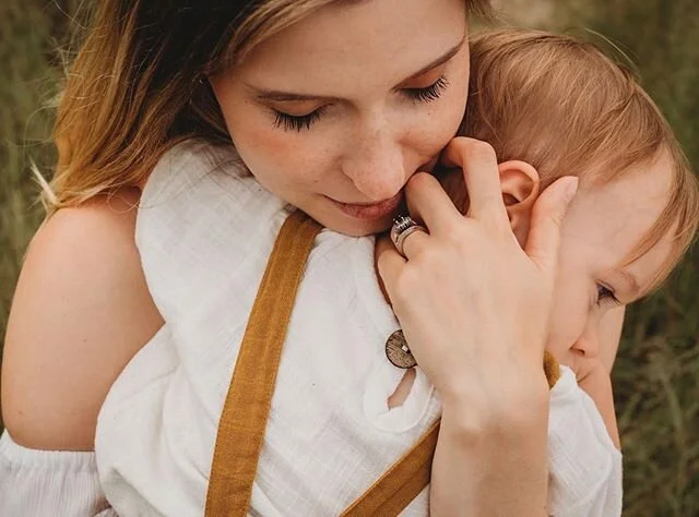 Hold him close.... and breathe him in. Words I repeat on a shoot. Because before we know it they know longer fit so snugly in our arms. And this is what we need to capture, freeze these moments to share for years to come ❤️