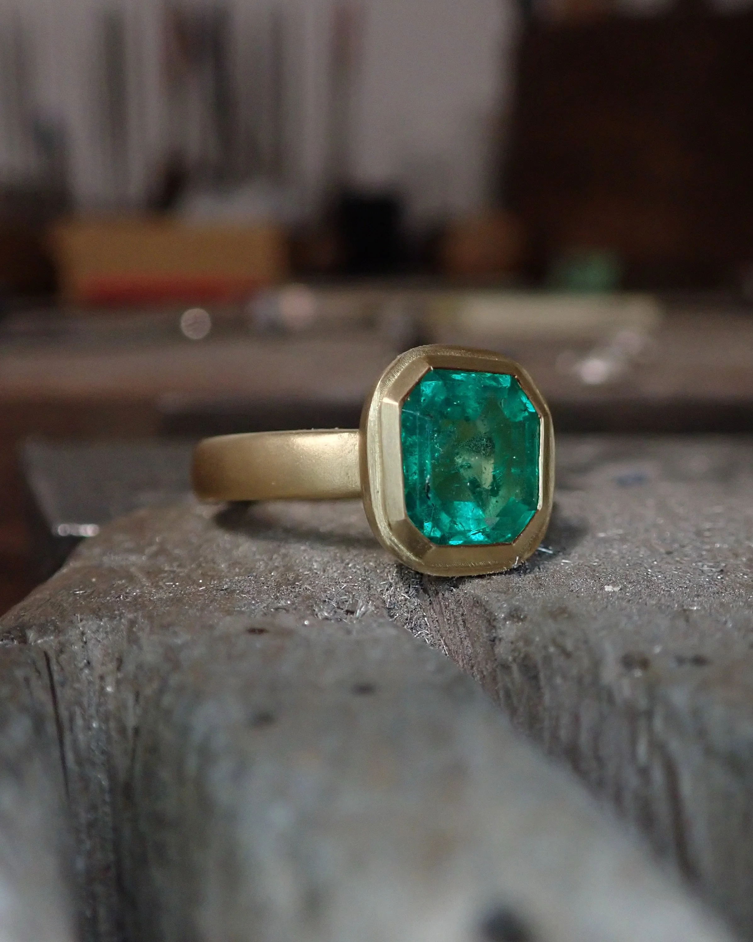 Swipe to see the transformation 🛠️

From a pair of unworn emerald earrings to a collection my lovely customer Fran and I dreamed up together.

We reworked the stones into a series of showstopping pieces. A glowing emerald ring, a treasure trove of d