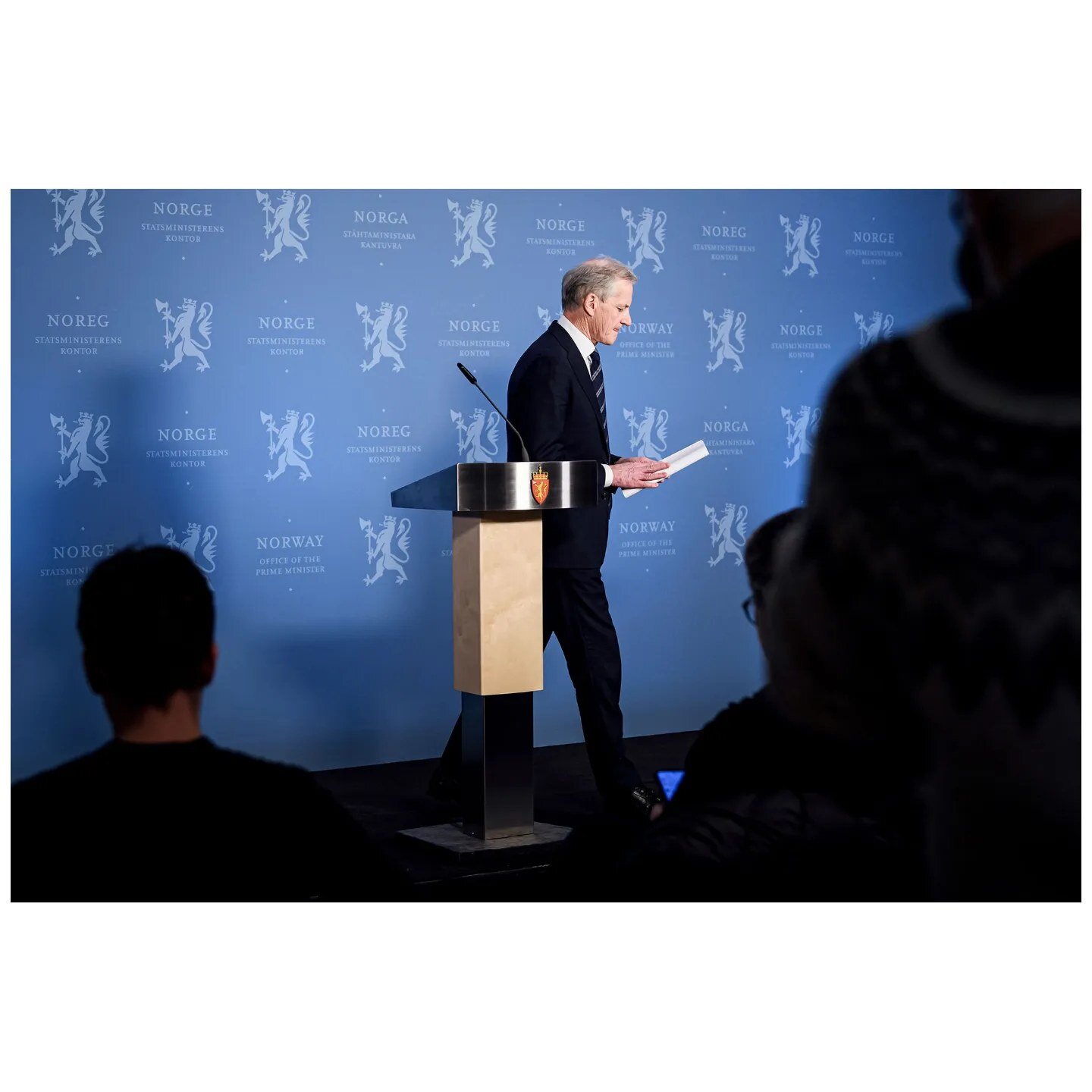 Homage til pressekonferansen. Den gang da statsminister St&oslash;re samla pressen for &aring; snakke om Helseminister Ingvild Kjerkols masteroppgave. For @vgnett #nainahelenphotography #vgfoto