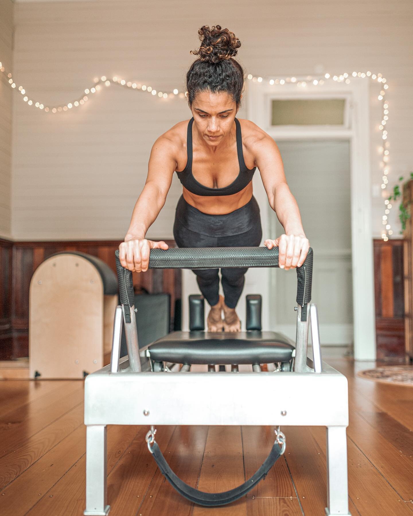 Todays Smooth Sunday is bought to you by the mighty and gorgeous Karina who is just casually Rockin&rsquo; the Longstretch, and making the reformer feel real special.

As you do.

#pilates #pilatesreformer #pilateslovers #pilateseveryday #truepilates