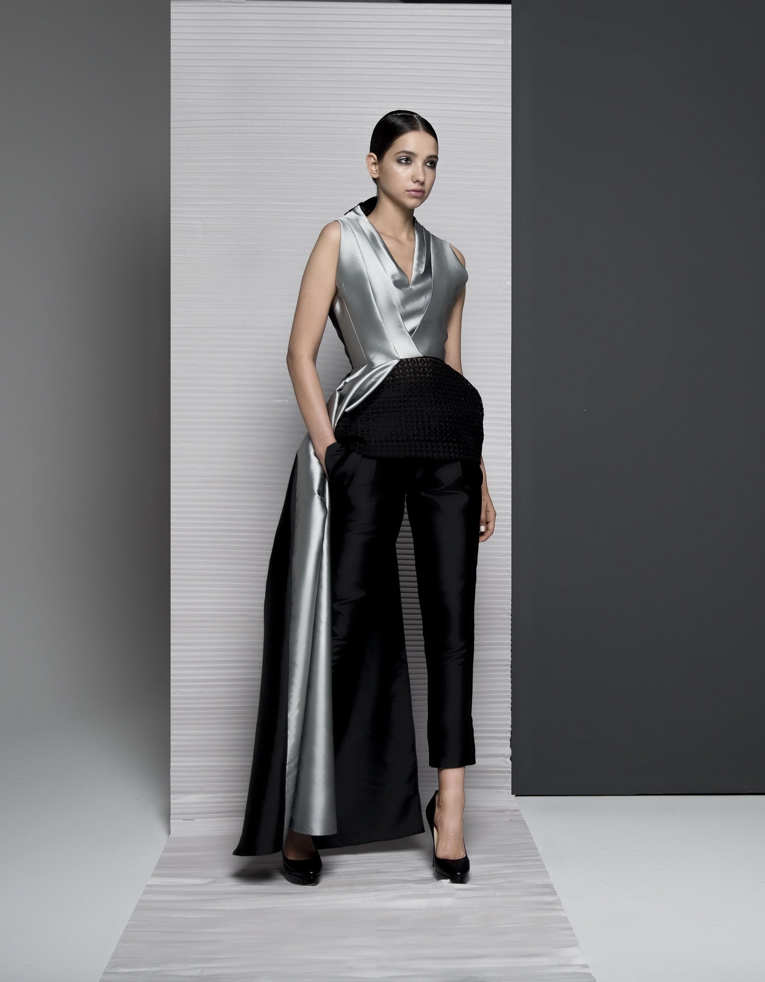 FW18003B/FW18019A MALIKA DRAPED COLLAR TOP