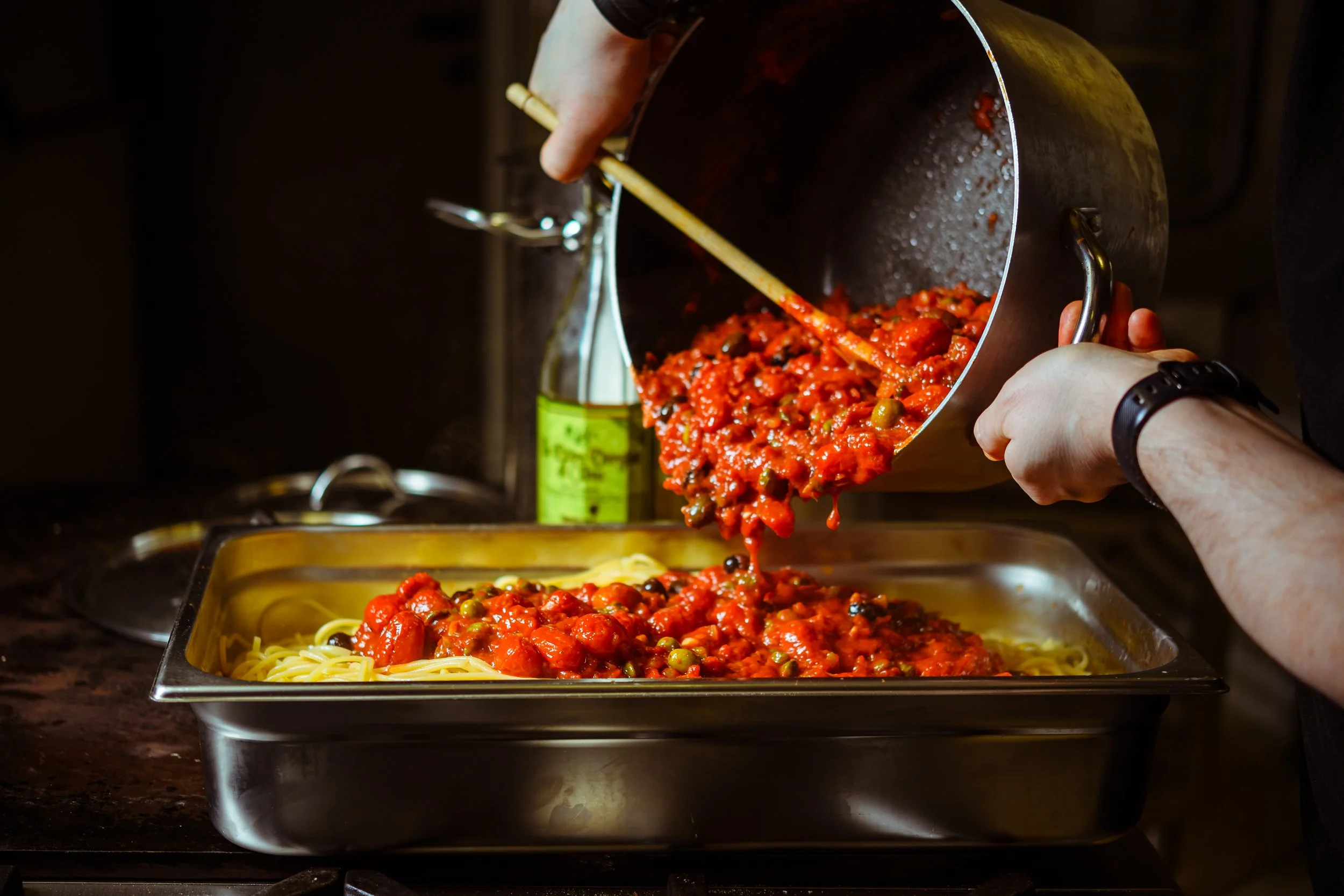 Chef Sylvain Jamois makes spaghetti alla puttanesca (5).JPG