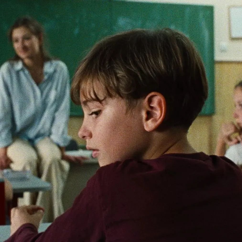 Ha valamit, akkor ezt a filmet n&eacute;zz&eacute;tek meg! &Iacute;rtam r&oacute;la egy r&ouml;vid sz&ouml;sszenetet (link a bioban ➡️ Film 🎬). D&ouml;bbenetesen pontos lenyomata annak, amiben most &eacute;l&uuml;nk.

#feketepont #szimlerbalint #m&e