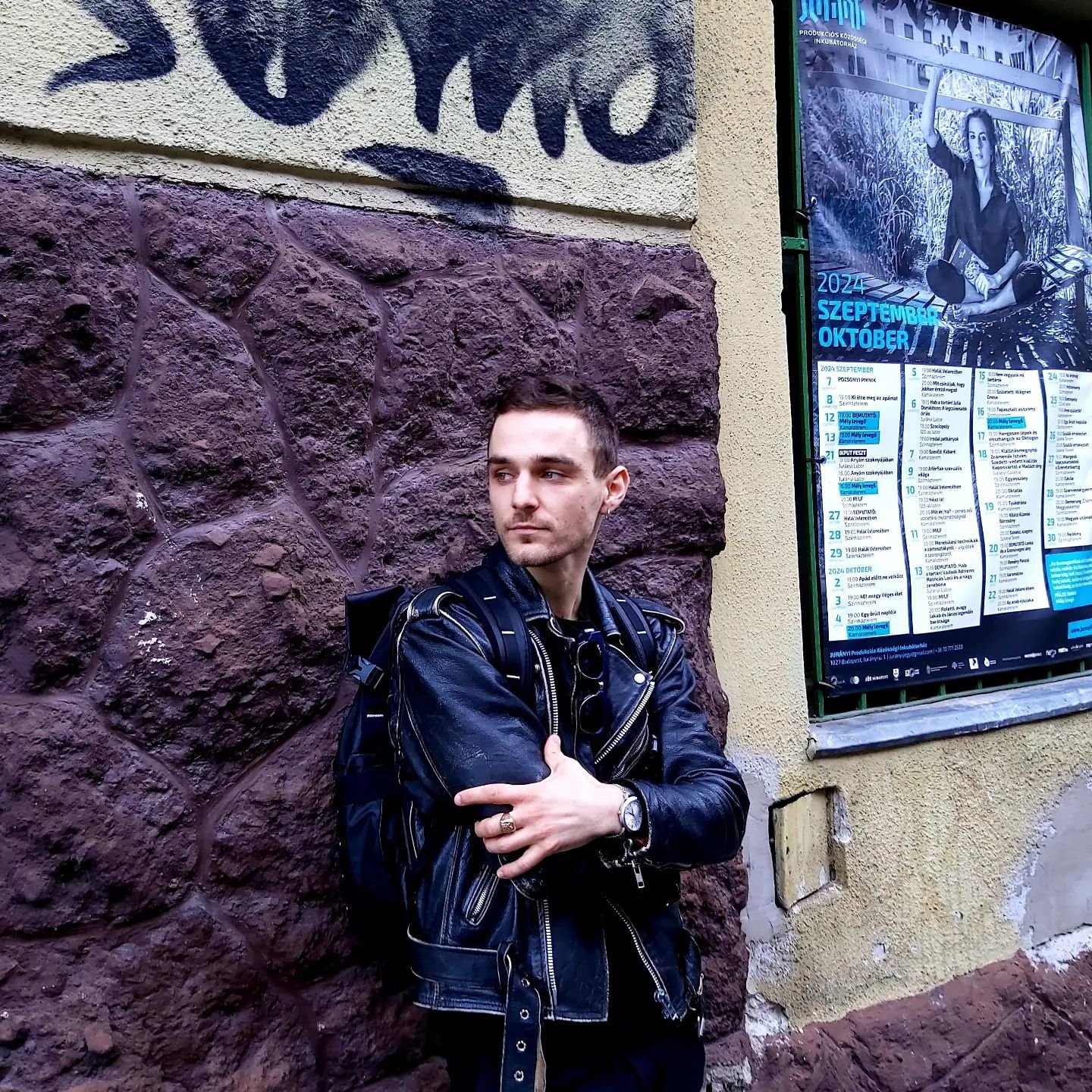 Ionescu Rault k&eacute;rdeztem, igazs&aacute;g szerint eg&eacute;sz sok mindenről. Olvass&aacute;tok szeretettel! (Link a bioban.)

📷 ez most kiv&eacute;telesen &eacute;n voltam

#ionescuraul #sz&iacute;n&eacute;sz #műv&eacute;szet #kult&uacute;ra #