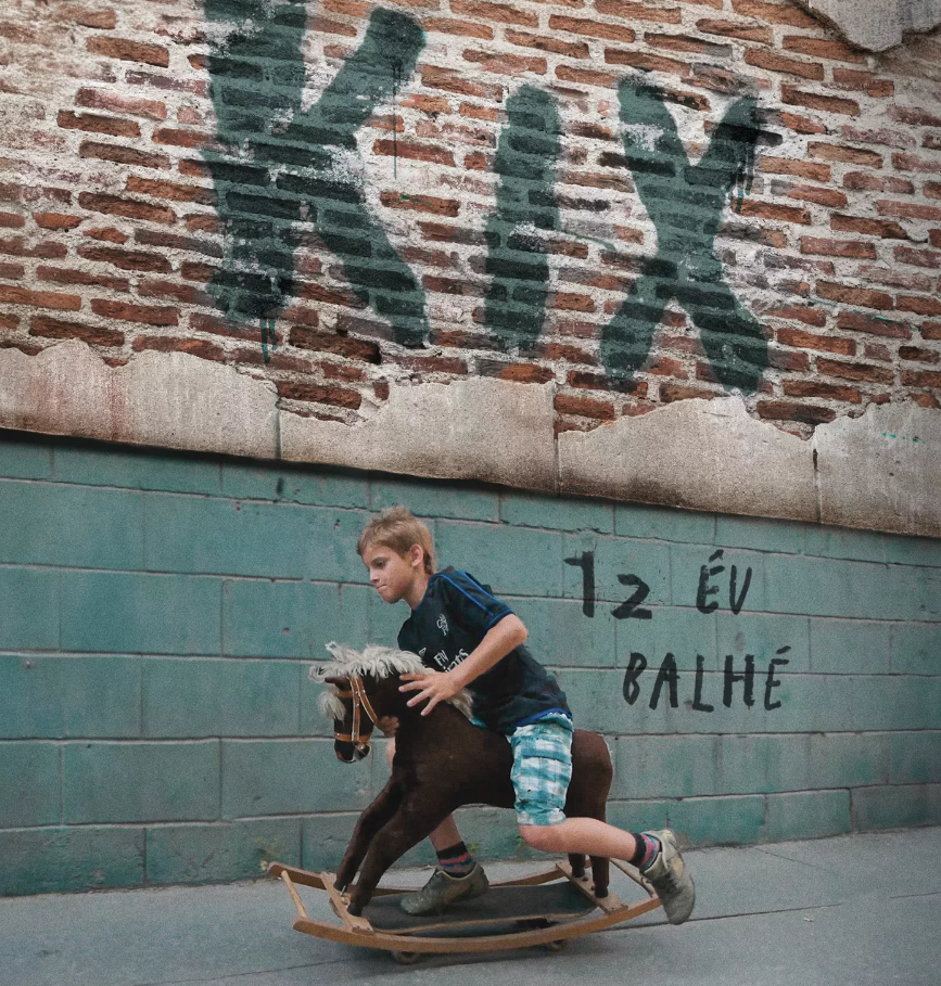 A rendszer peremén – Mikulán Dávid-Révész Bálint: KIX