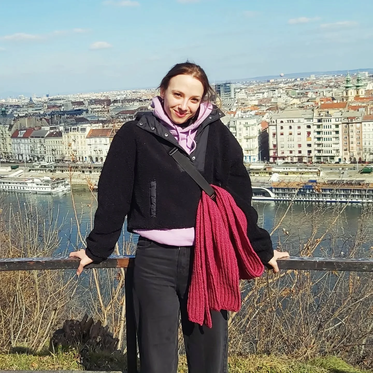 Menjetek napfelkelt&eacute;t n&eacute;zni! Erdős Lilit k&eacute;rdeztem a kedvenc helyeiről az Ez az a hely... interj&uacute;sorozat &uacute;j r&eacute;sz&eacute;ben. Olvass&aacute;tok ti is! (Link a bioban.)

📷 ez most &eacute;n voltam

#erdőslili 