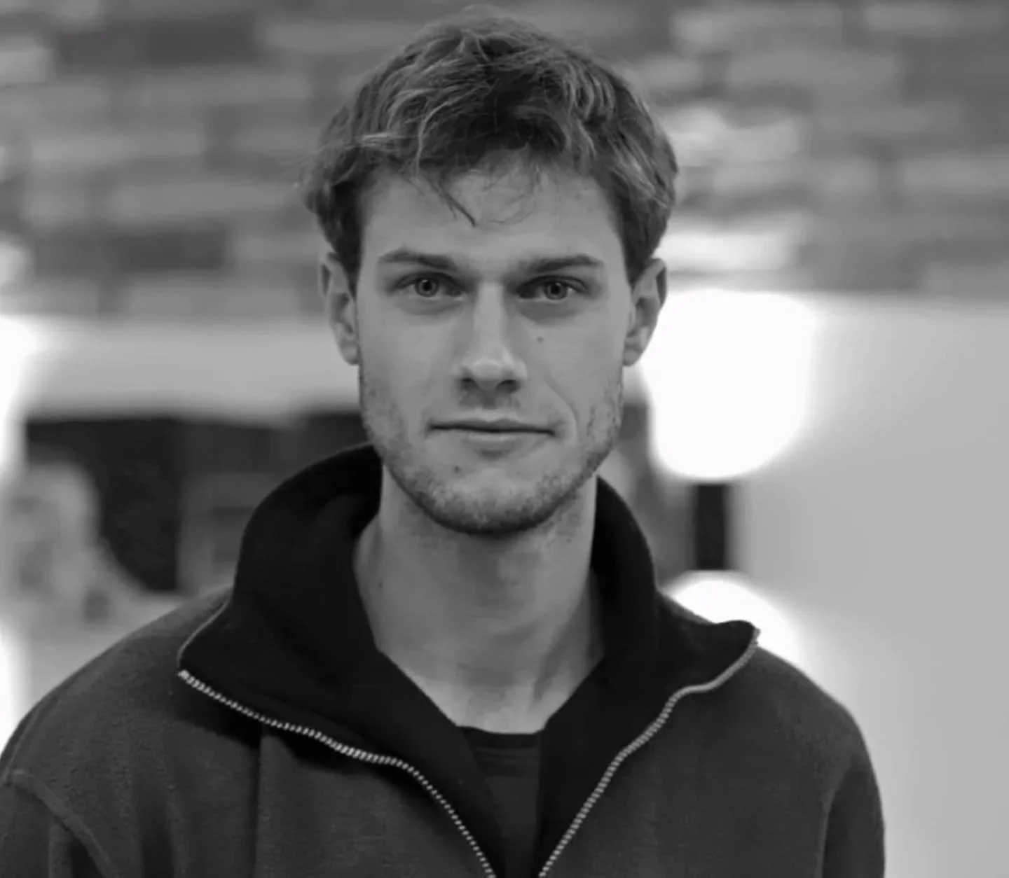 Jakab Bal&aacute;zzsal folytat&oacute;dik az Ez az a hely... interj&uacute;sorozat. K&ouml;sz&ouml;n&ouml;m neki, hogy megosztotta velem a sz&aacute;m&aacute;ra fontos helyeket Budapesten! Olvass&aacute;tok ti is! (Link a bioban.)

📷 Szokodi Bea

#j