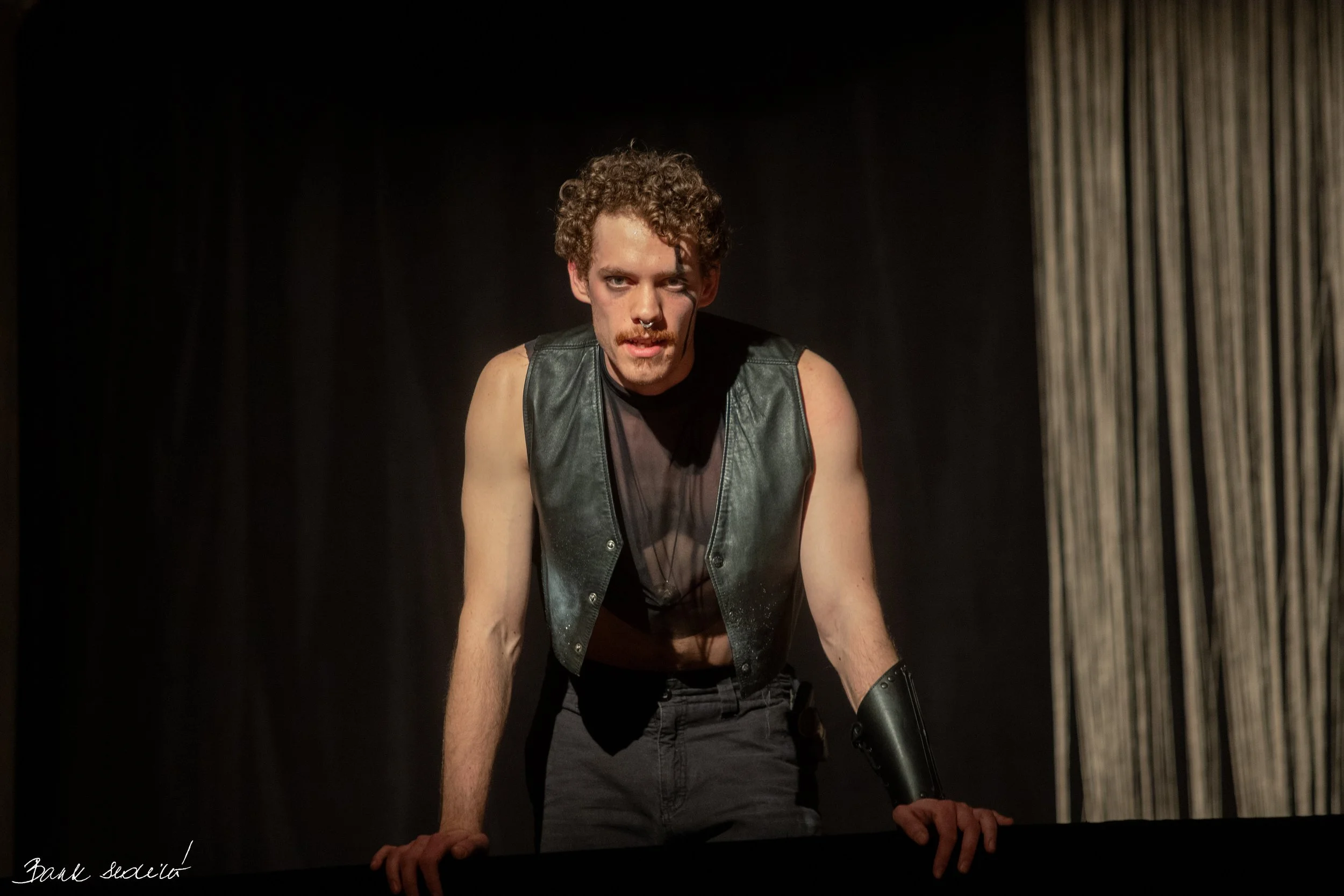 „A színészi munka egyik fontos eleme, hogy szembe kell néznünk a hiányosságainkkal” – interjú Biró Kristóf színművésszel