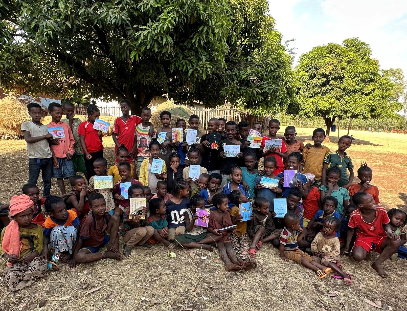 Early grade reading rooms get a boost with new mother-tongue books in Tembarsa!