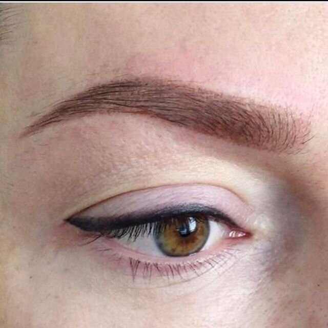 Permanent Makeup by Lesley 
Soft powder brows have no hair stokes and appear as if they have been filled in with makeup without the worry of rubbing them off, they are great for any type of skin. They are created using a micropigmentation machine res
