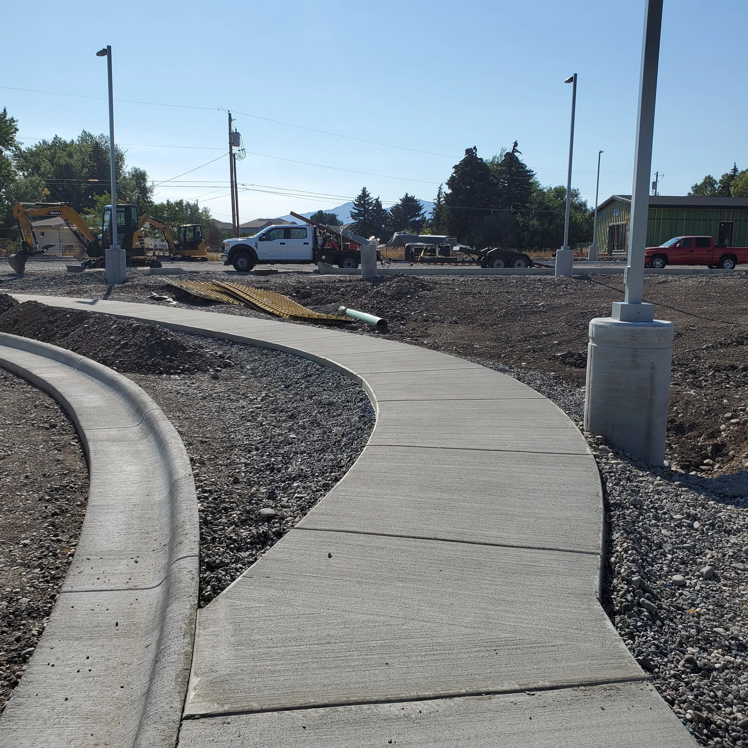 Actualización del nuevo refugio: ¡bordillos, aceras y puertas!