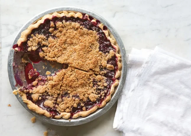 blueberry-crumble-pie.webp