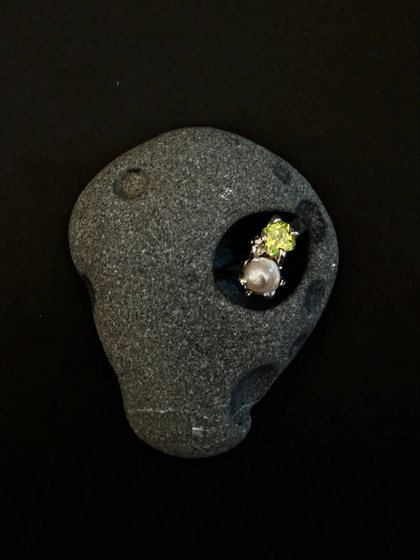 One off Peridot and mother of pearl molten ring 💚🦪