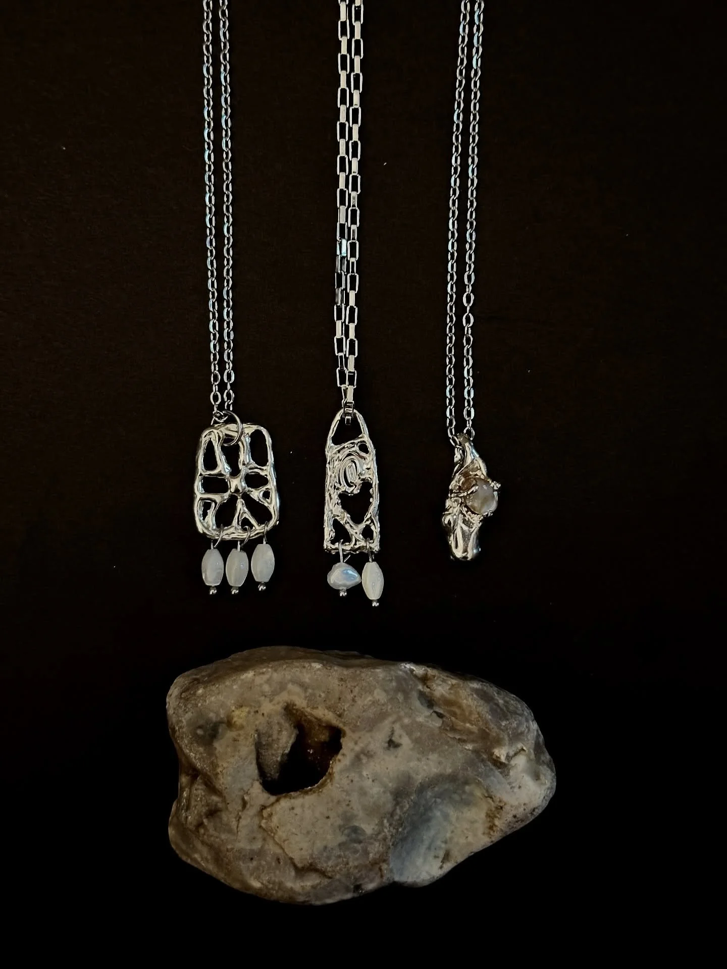 One off hand made molten necklace with reclaimed shell beads in recycled sterling silver 🦪 online now 
*SOLD - mother of pearl molten bar