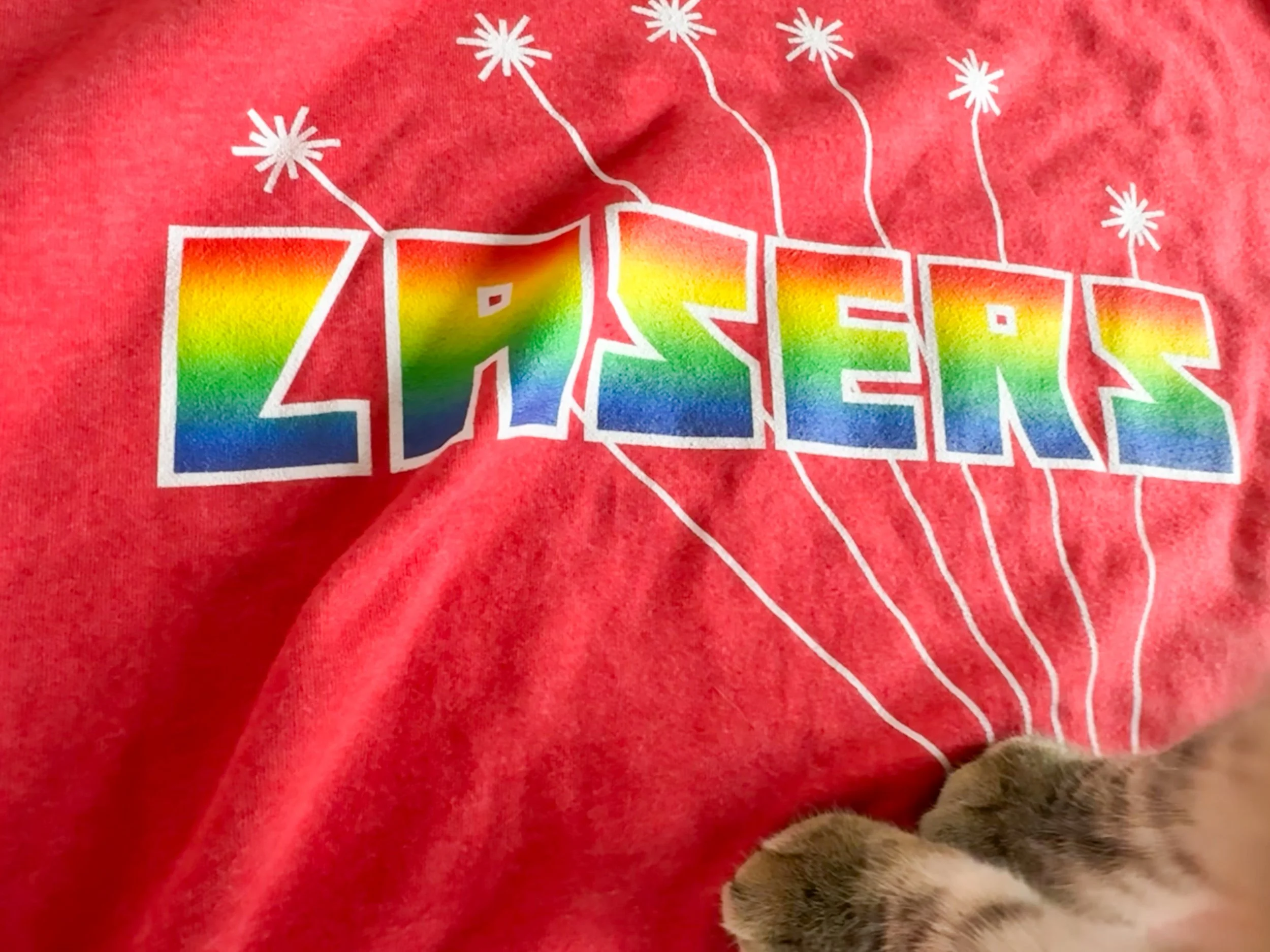 lasers-fitted-tshirt-supercontinuum-with-paws-1.jpg