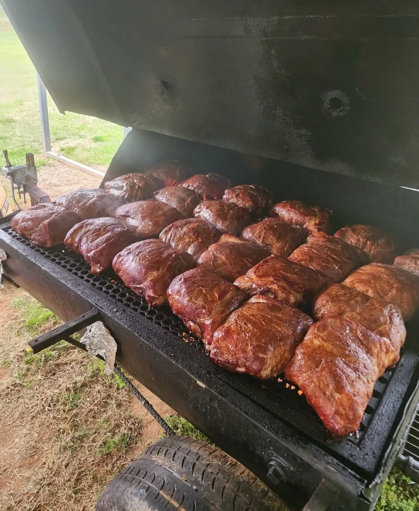 Smokin&rsquo; Hot Butts food truck will be serving up some delicious bbq this Saturday 11am to 4pm at Shadow Springs 🐷🔥🍽️. Come enjoy a nice weekend up at the vineyard!

#drinklocal #ncwine