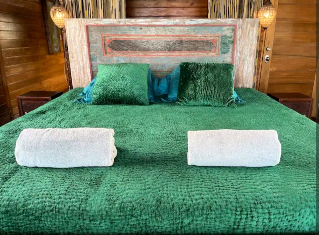 King size bed with ocean view