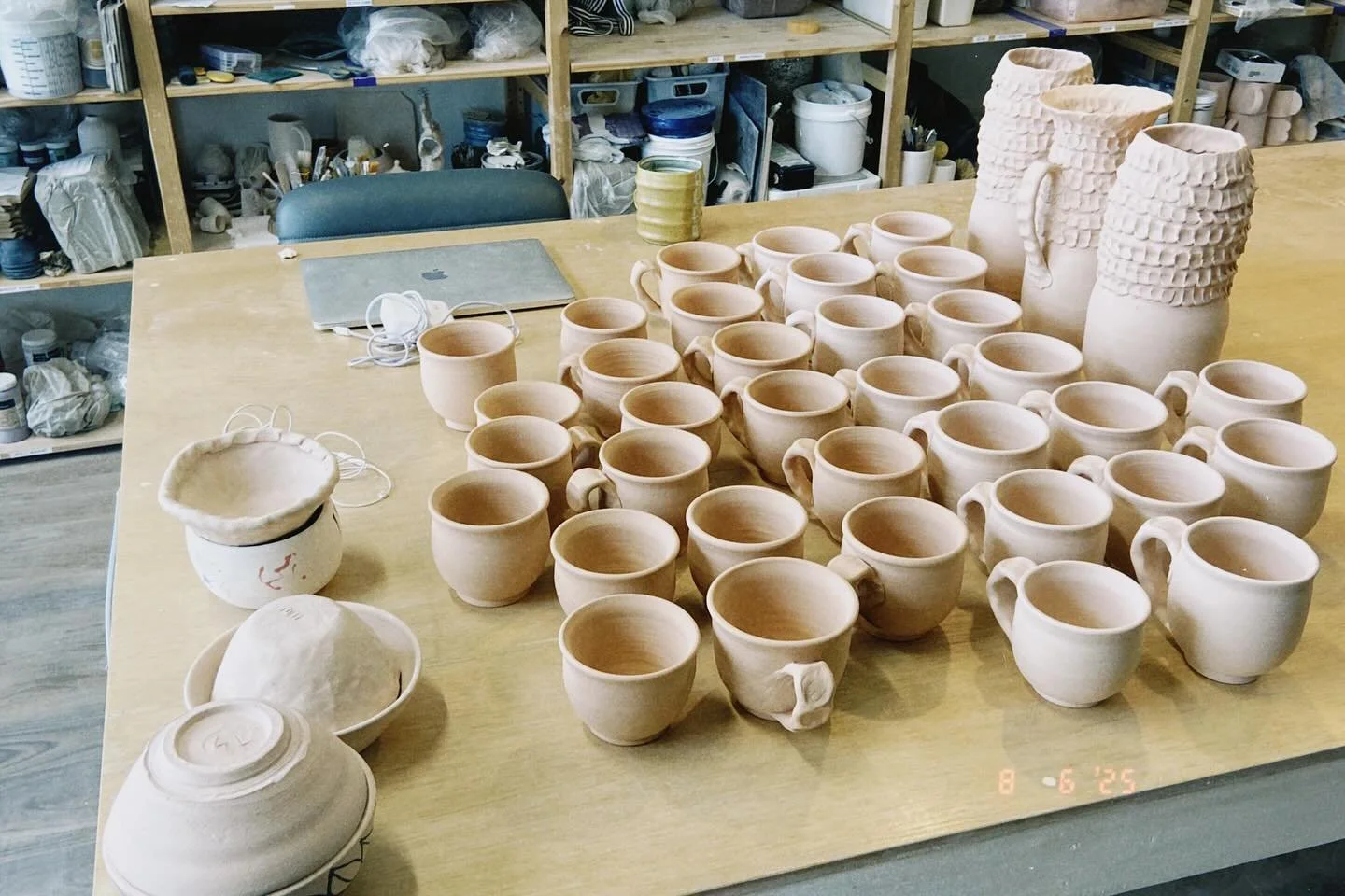 September woodfire work is coming along 🌀🌞 

#ceramics #clay #pottery #woodfireceramics #wheelthrowing #handbuilding