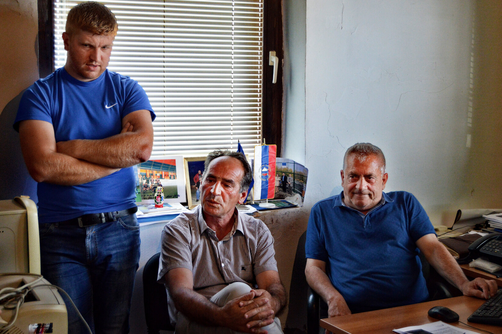 Farmers from the multi-ethnic farmers’ association discuss recent UN agricultural projects.