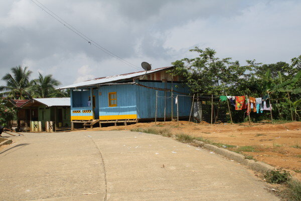 In Bellavista houses are often painted with the local Chocó style.