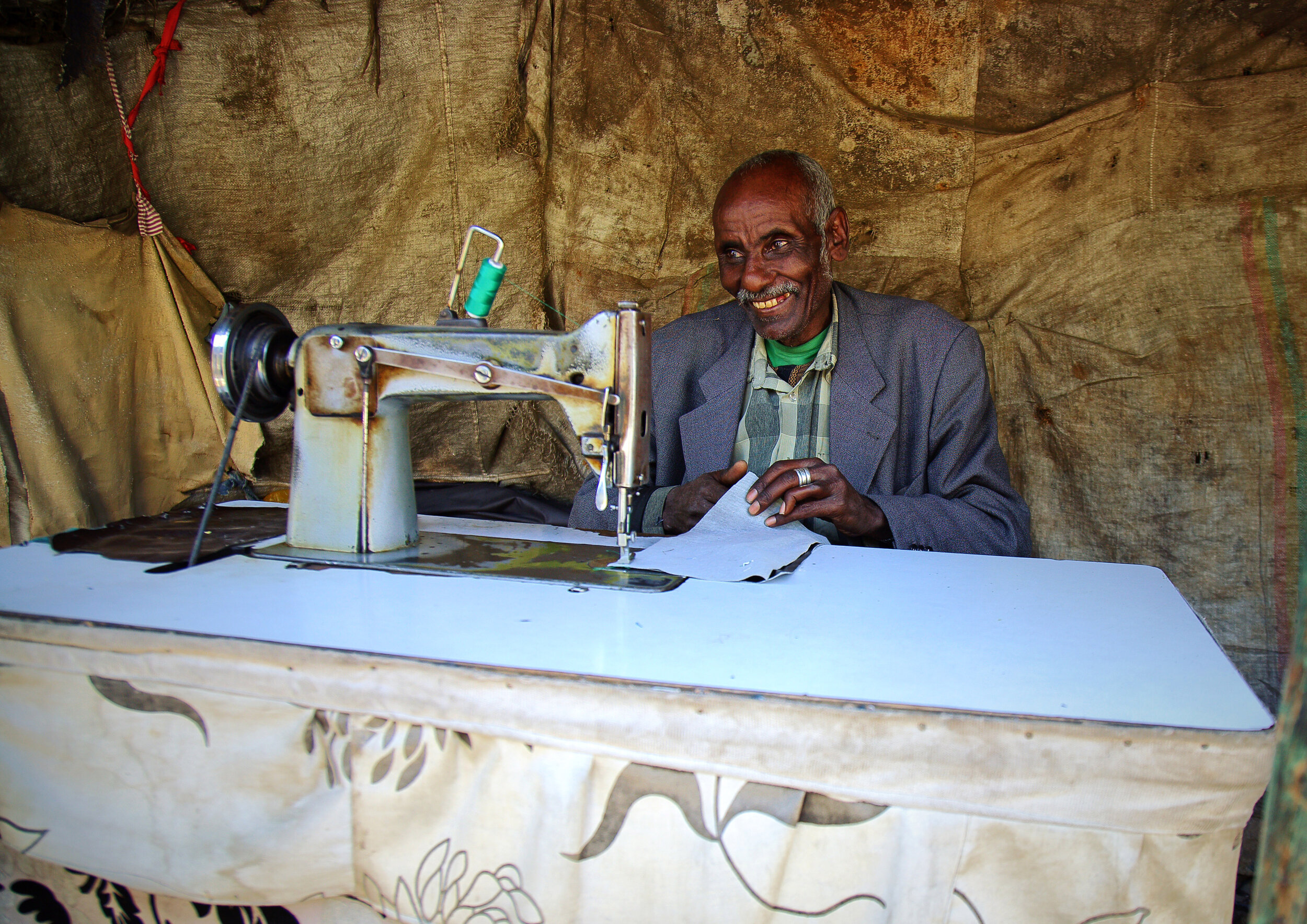 This tailor kept his business in the middle of the renewal area, even though he had to move his housing. It is challenging for people to reestablish their livelihoods elsewhere, as their livelihoods often rely on a neighborhood’s networks of people.