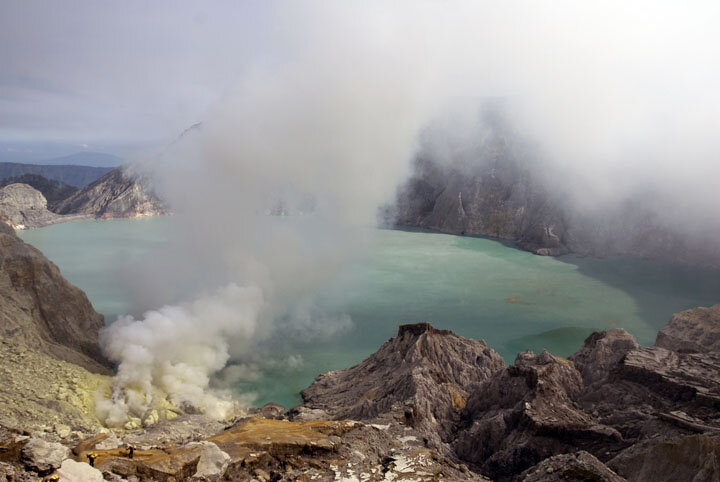  Kawah Ijen houses the largest acidic lake on planet earth, a one-kilometer-long volcanic crater lake rich with sulfur. 