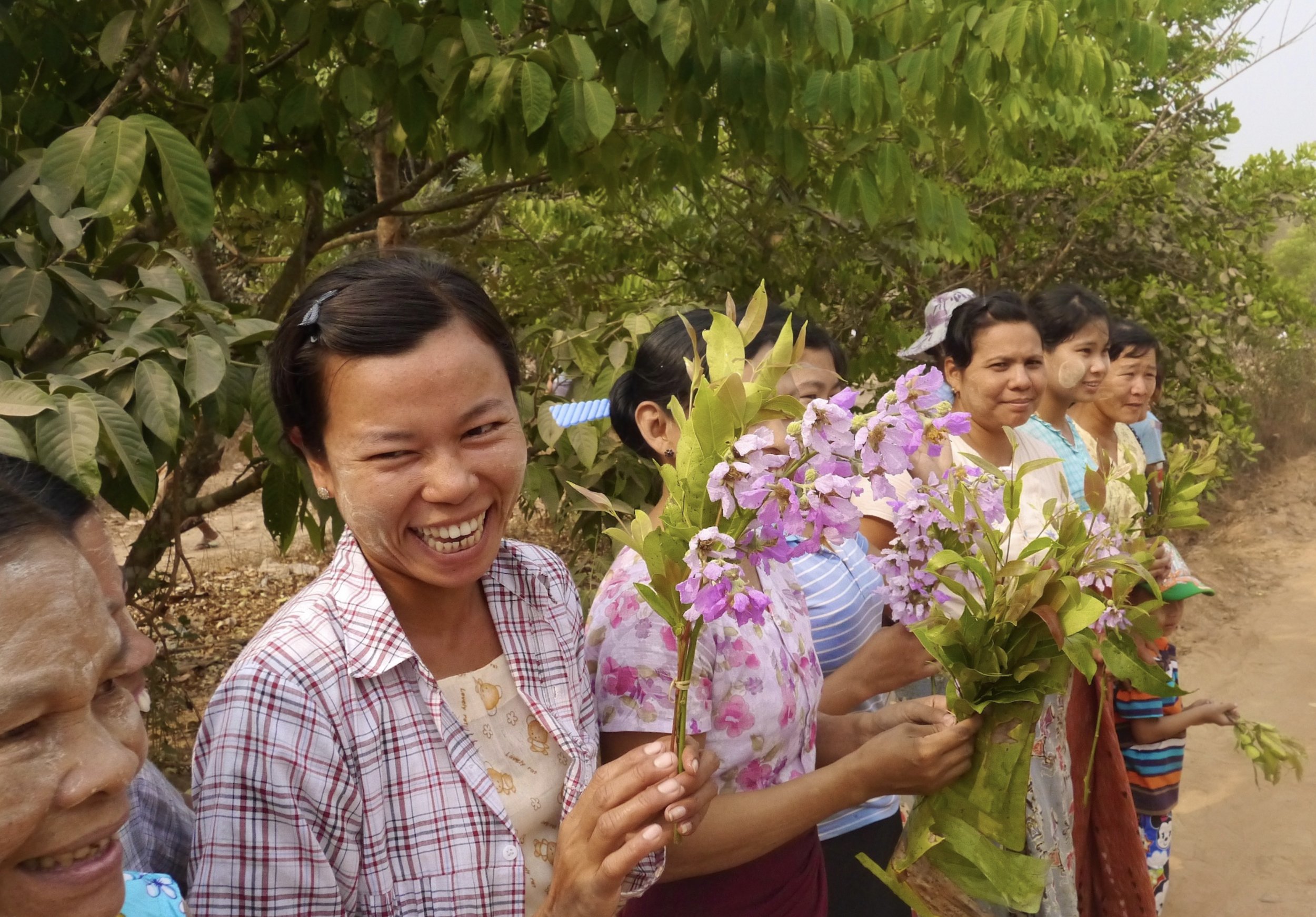  Villagers in Kawhmu wait to see Suu Kyi and to give her bunches of violets, her favorite flower. 