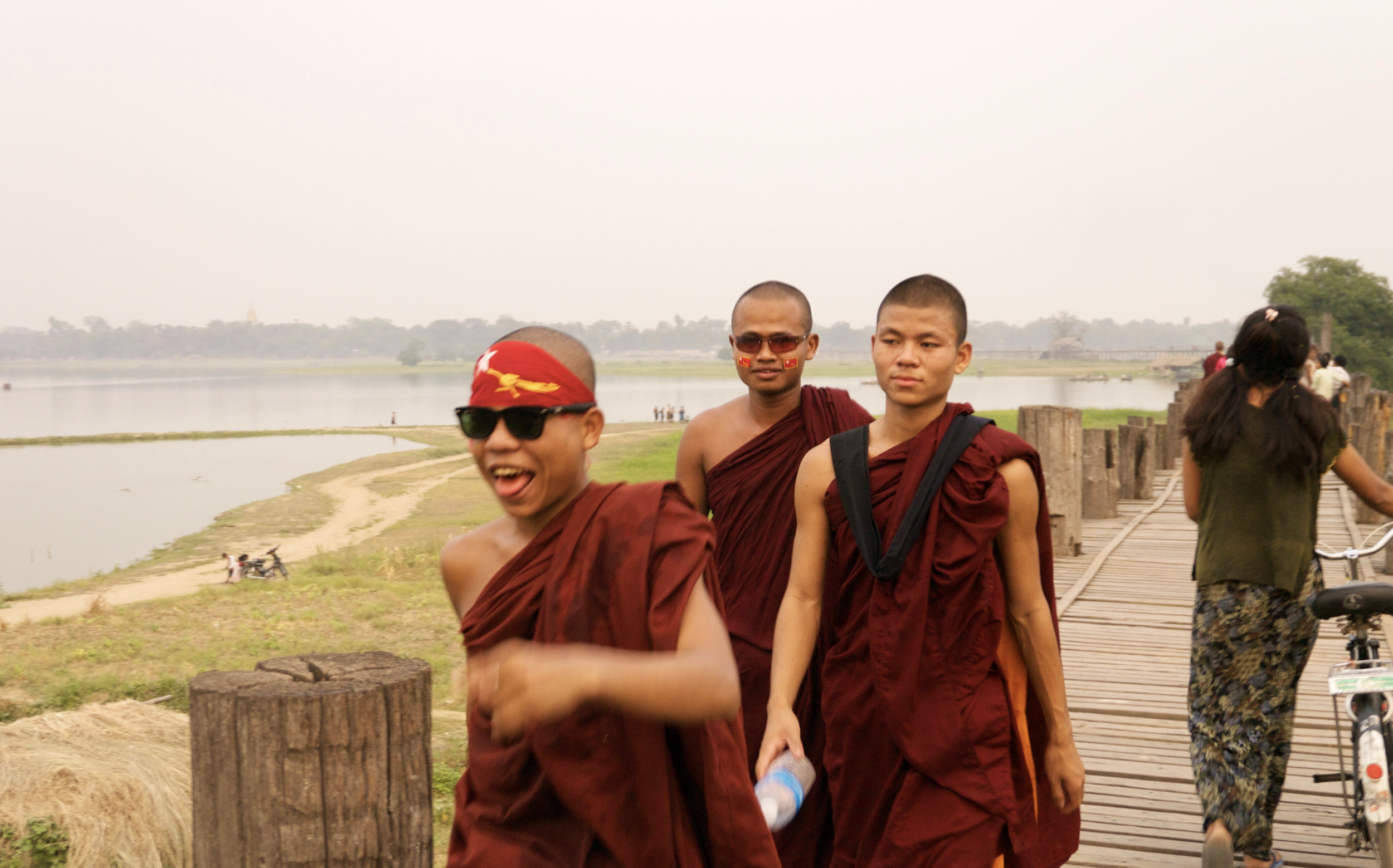  Jubilant monks cross the iconic U Bein’s bridge in Amarapura, the world’s longest teak bridge, as news of the NLD sweeping 43 of the 44 seats it contested poured in. 