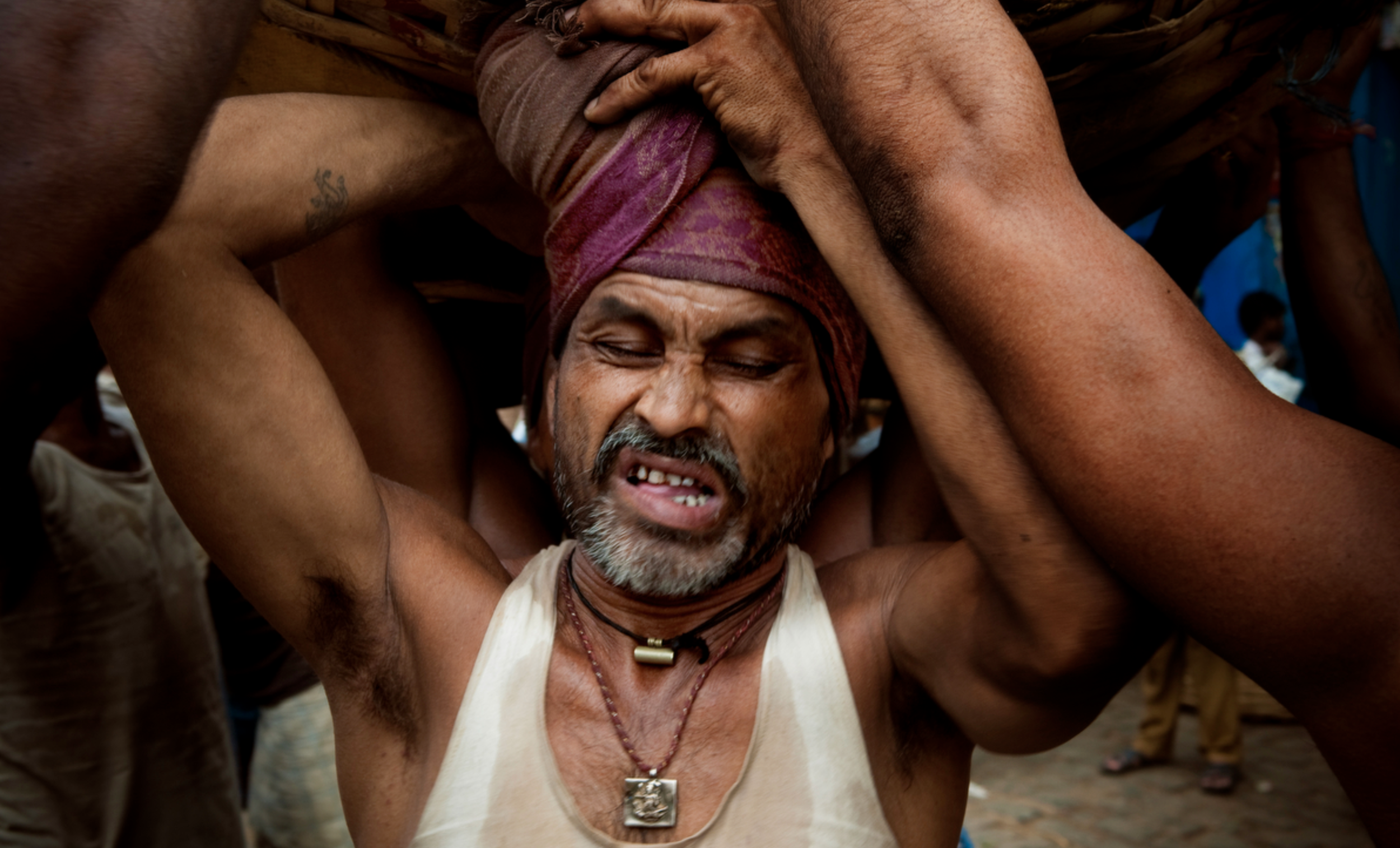  Ramashankar Yadav, who works a gruelling shift from 5pm to 5 am, says, "After an usual day I have pains in my shoulders and neck. Sometimes my legs hurt too." They start as young as 15 and by the age of 40 the pain gets unbearable. Then they retire 