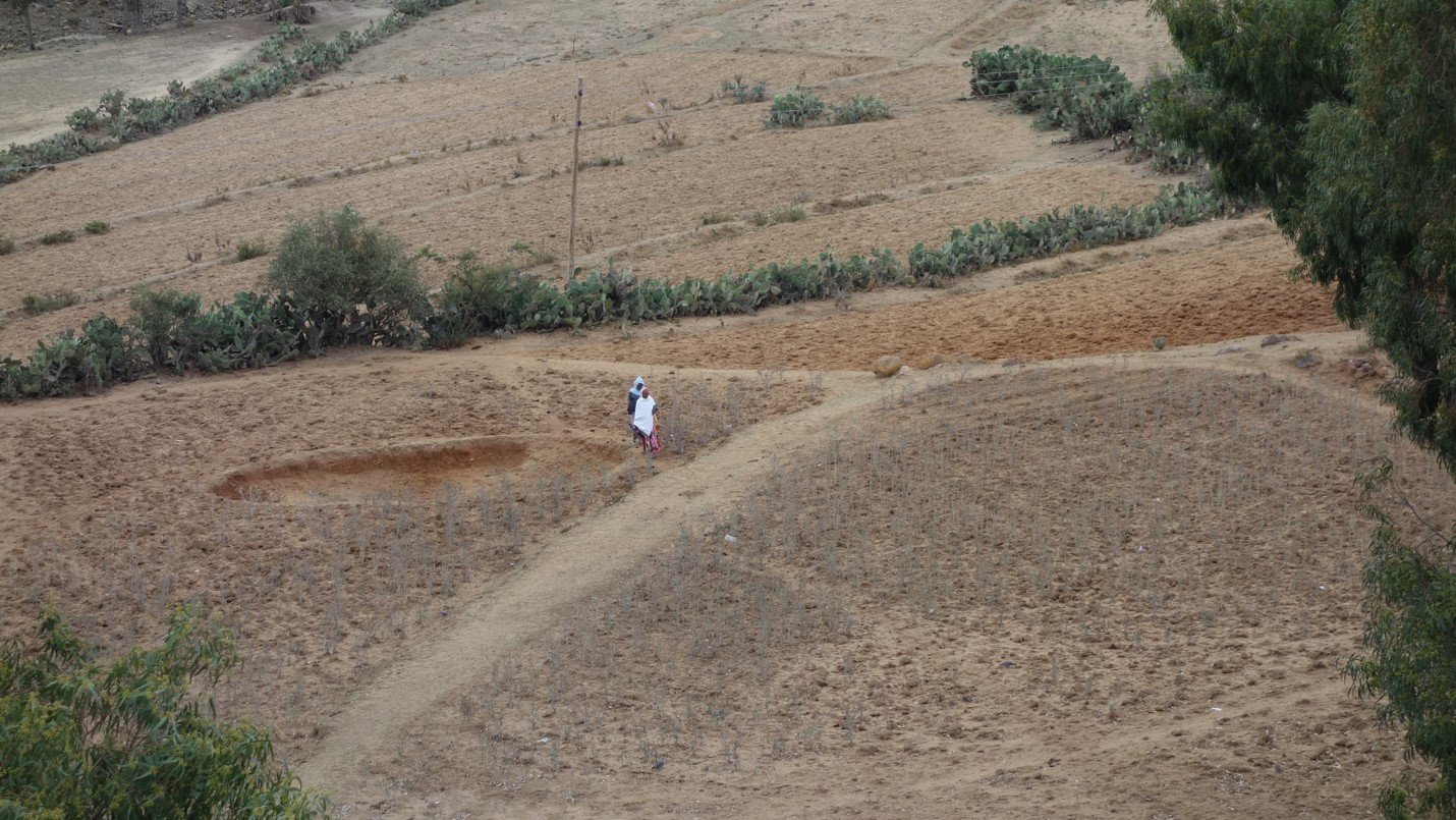  Two women return home from their fields at dusk near Megab, Tigray. 