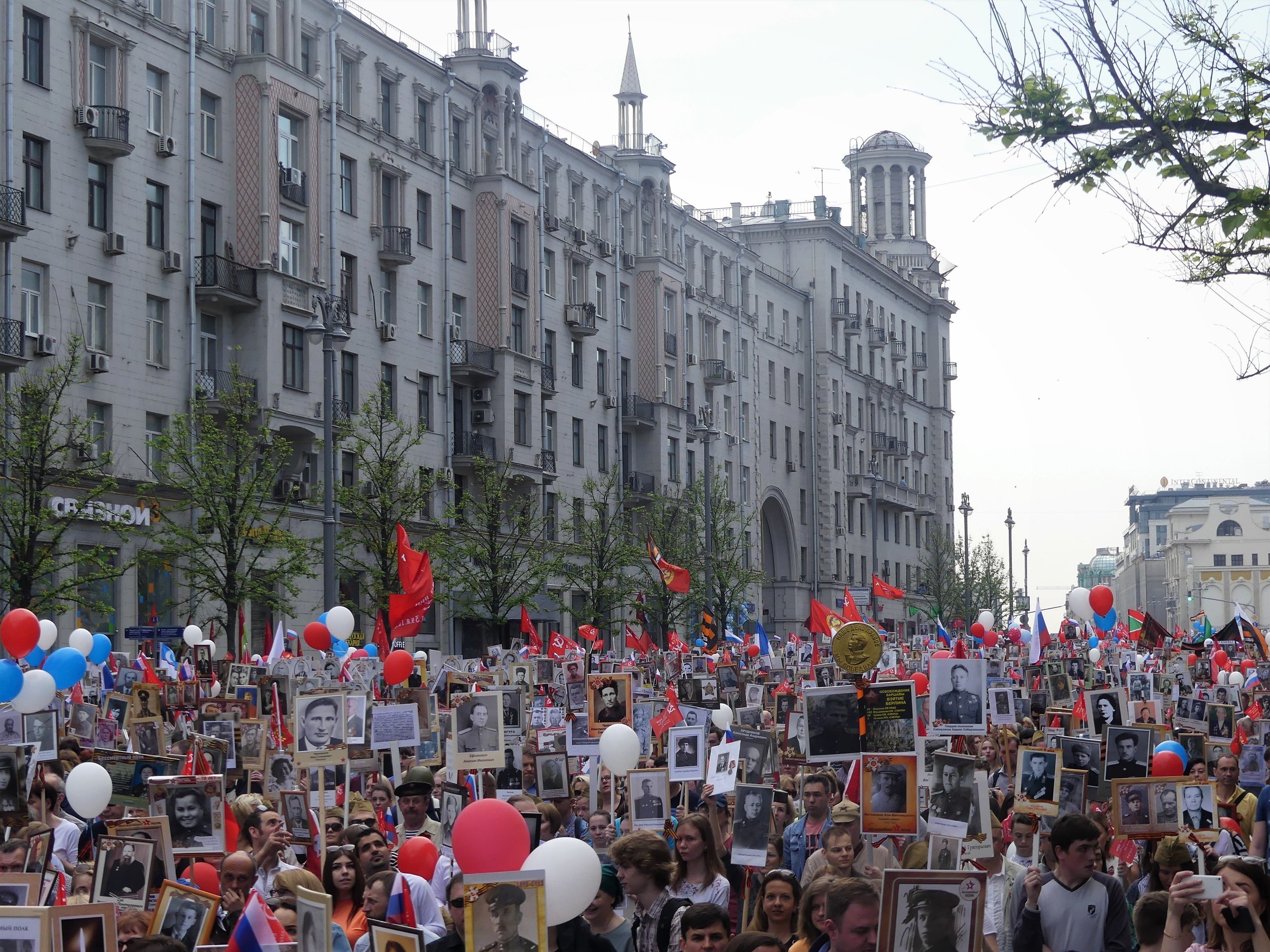  The crowd sings and roars heated “Hurra!”s in Tverskaya Street. 