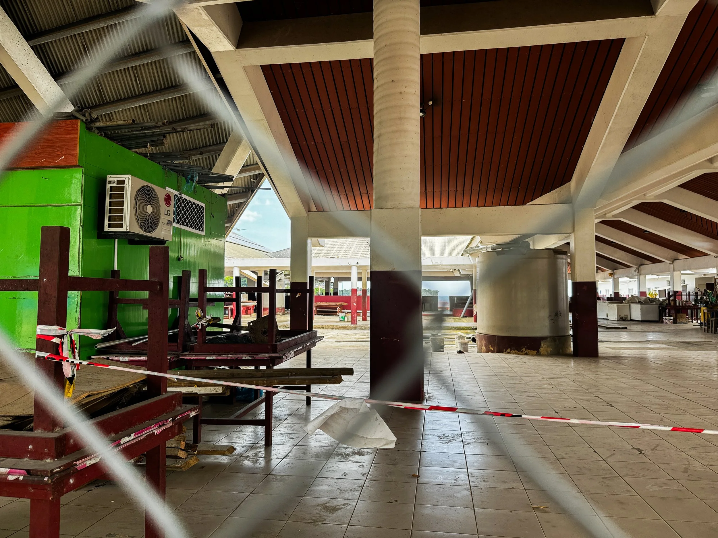   Photo 7 : Tables that once brimmed with fresh produce and locally made handicrafts now sit piled in corners of the Port Vila Market. 