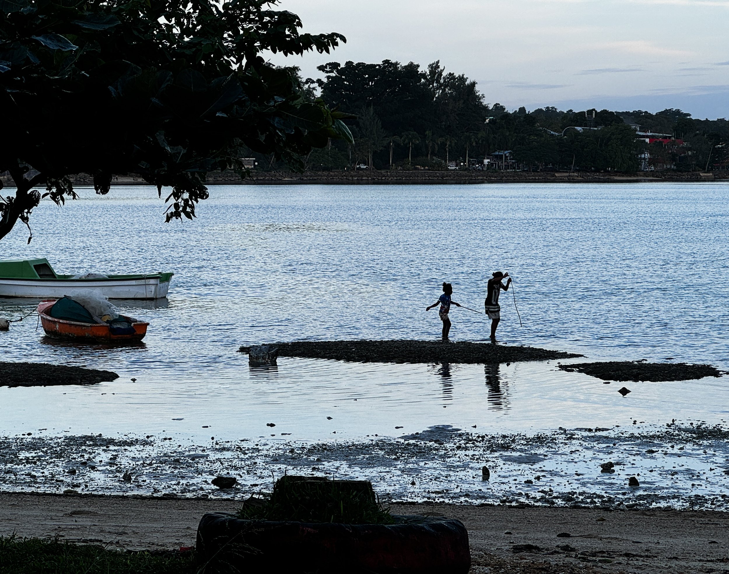   Photo 12 : Children explore the shallow waters of Port Vila’s harbour. For future generations of Vanuatu urban residents, the ability to continue living, playing, and building livelihoods in a city frequented by earthquakes and cyclones will depend