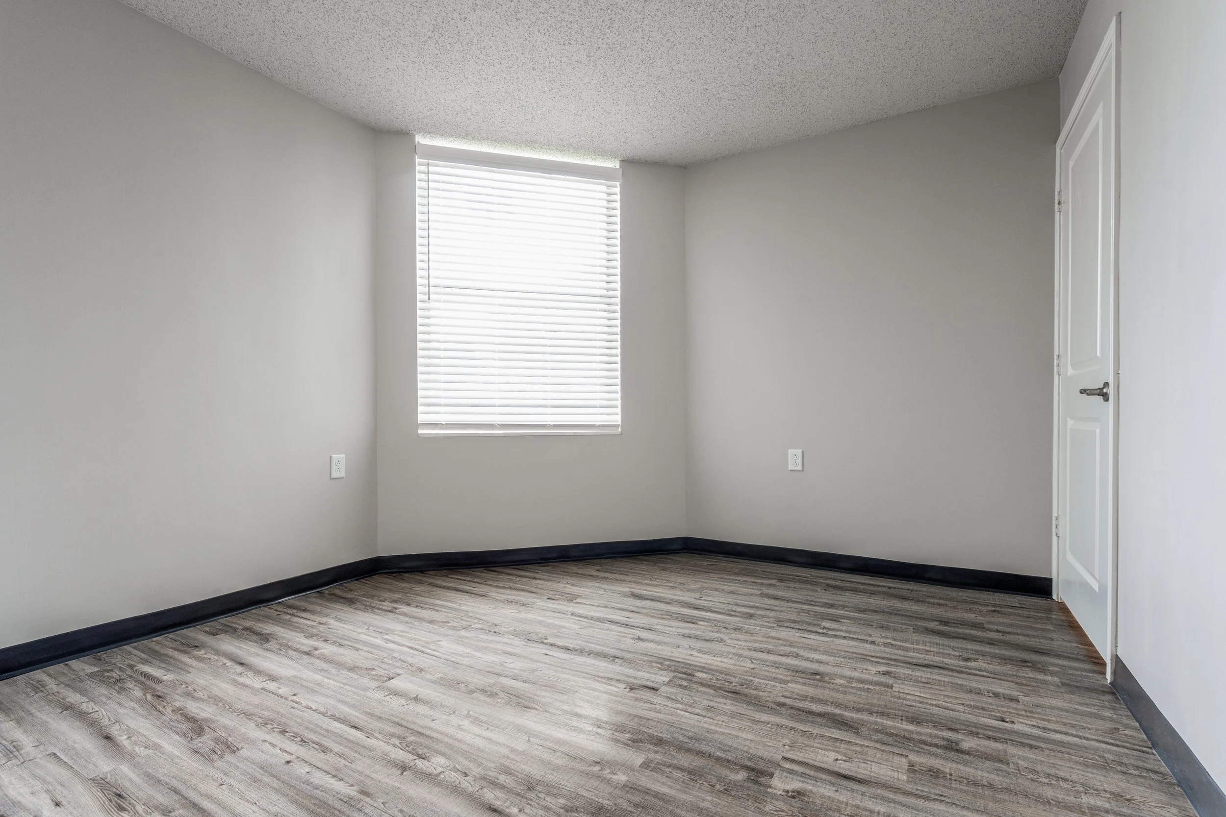 8550-midpark-rd-dallas-tx-75240-High-Res-12.jpg