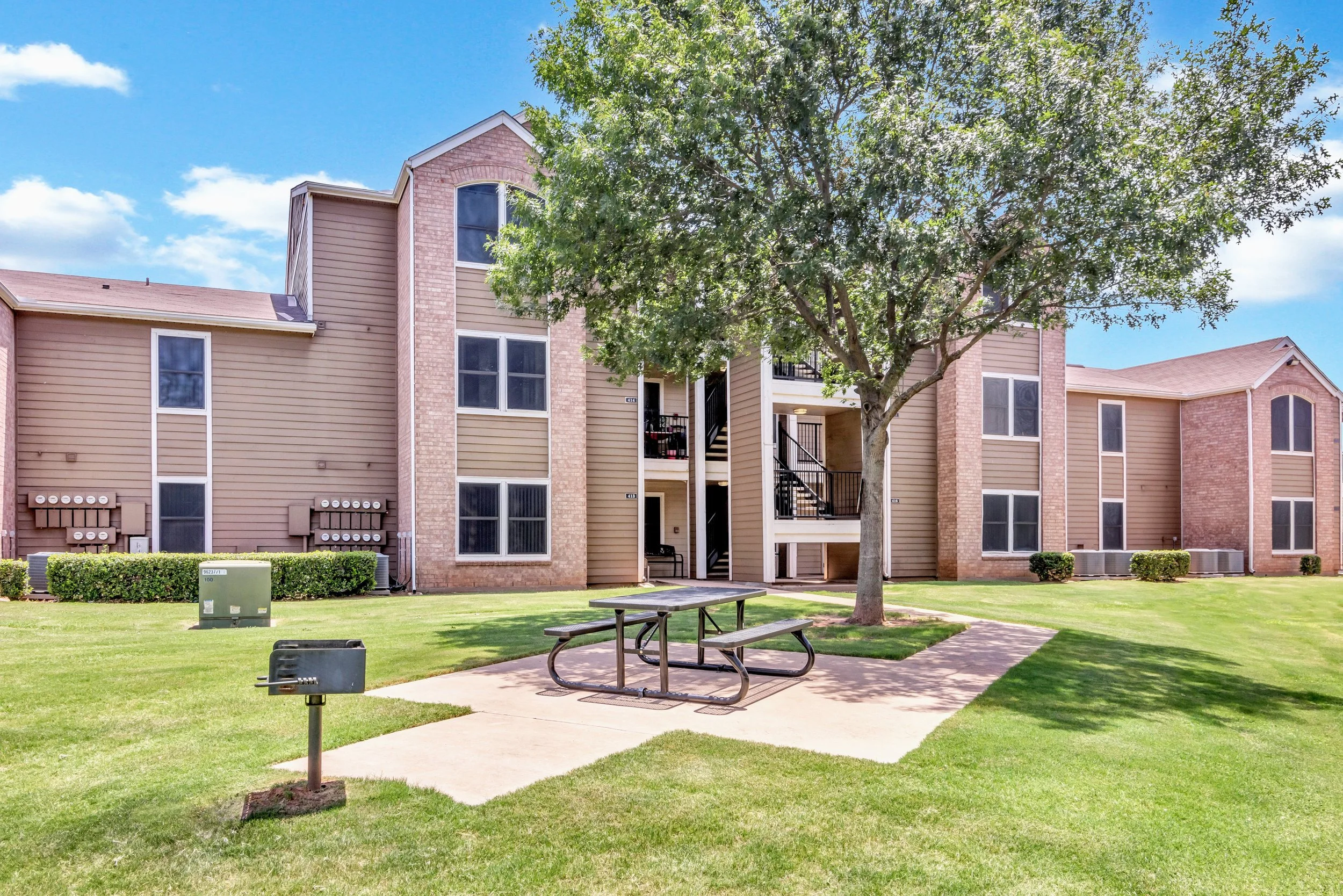 Tealwood Place 1.jpg