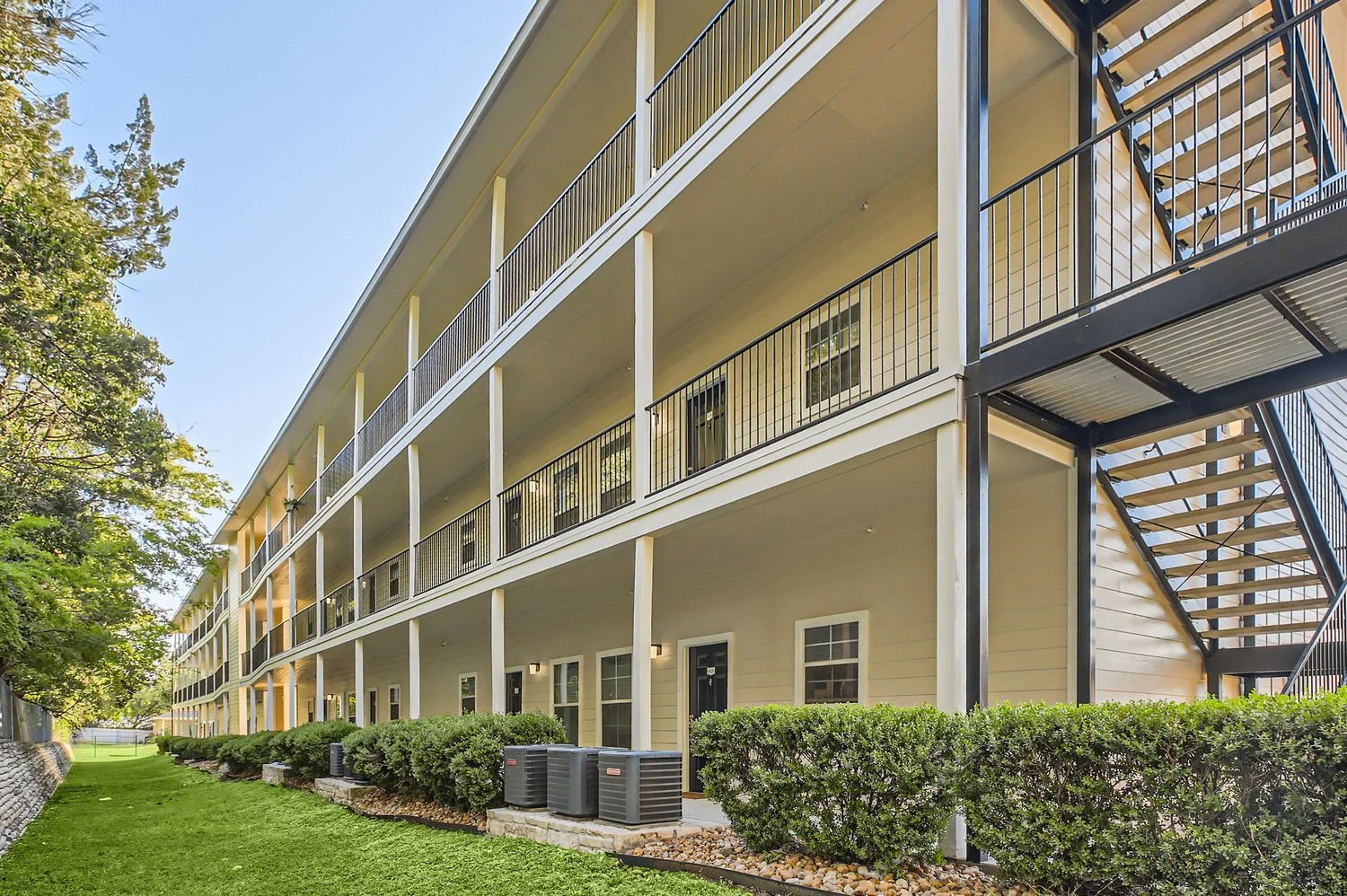 exterior 4.jpg